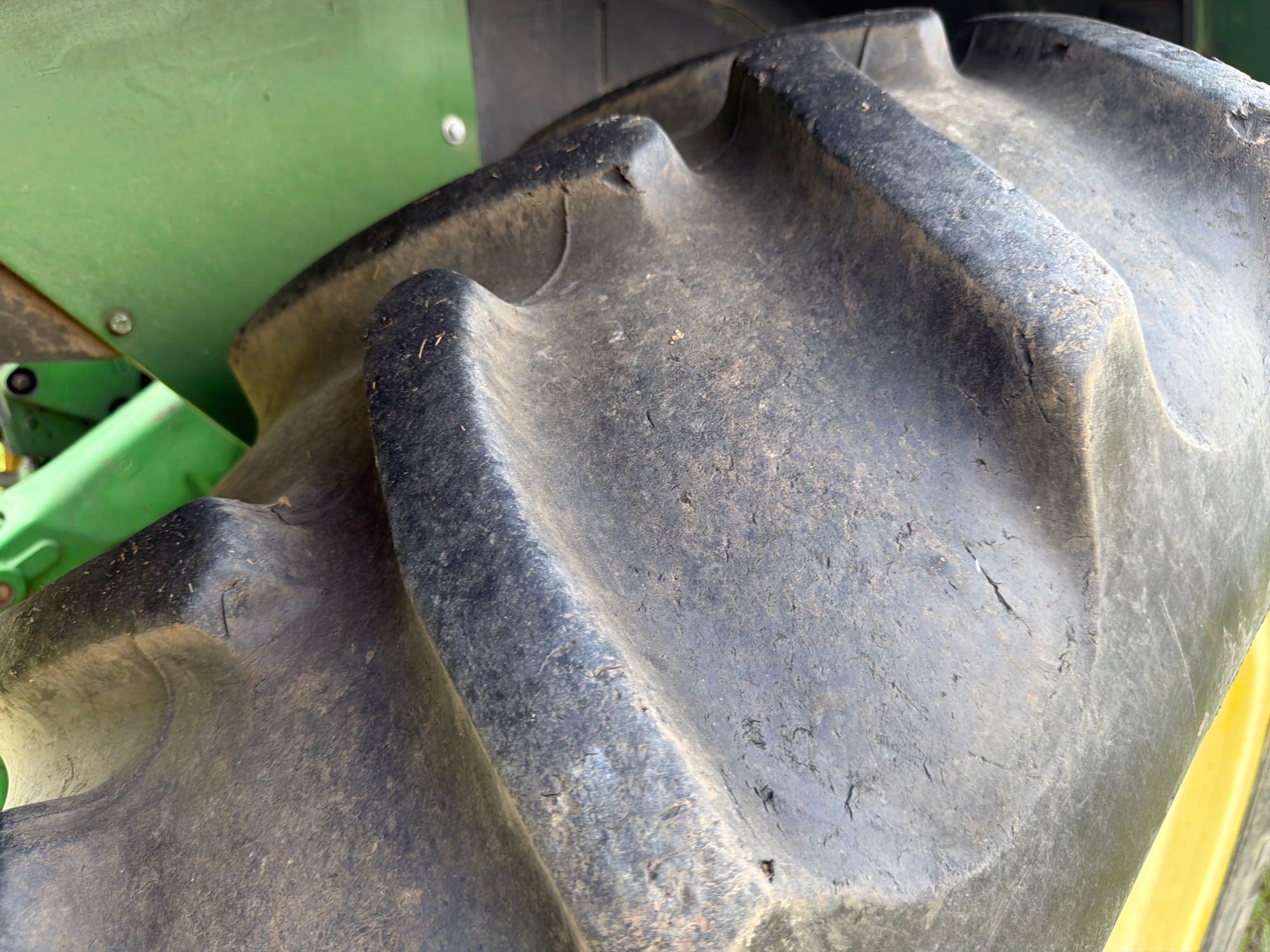 John Deere 6210