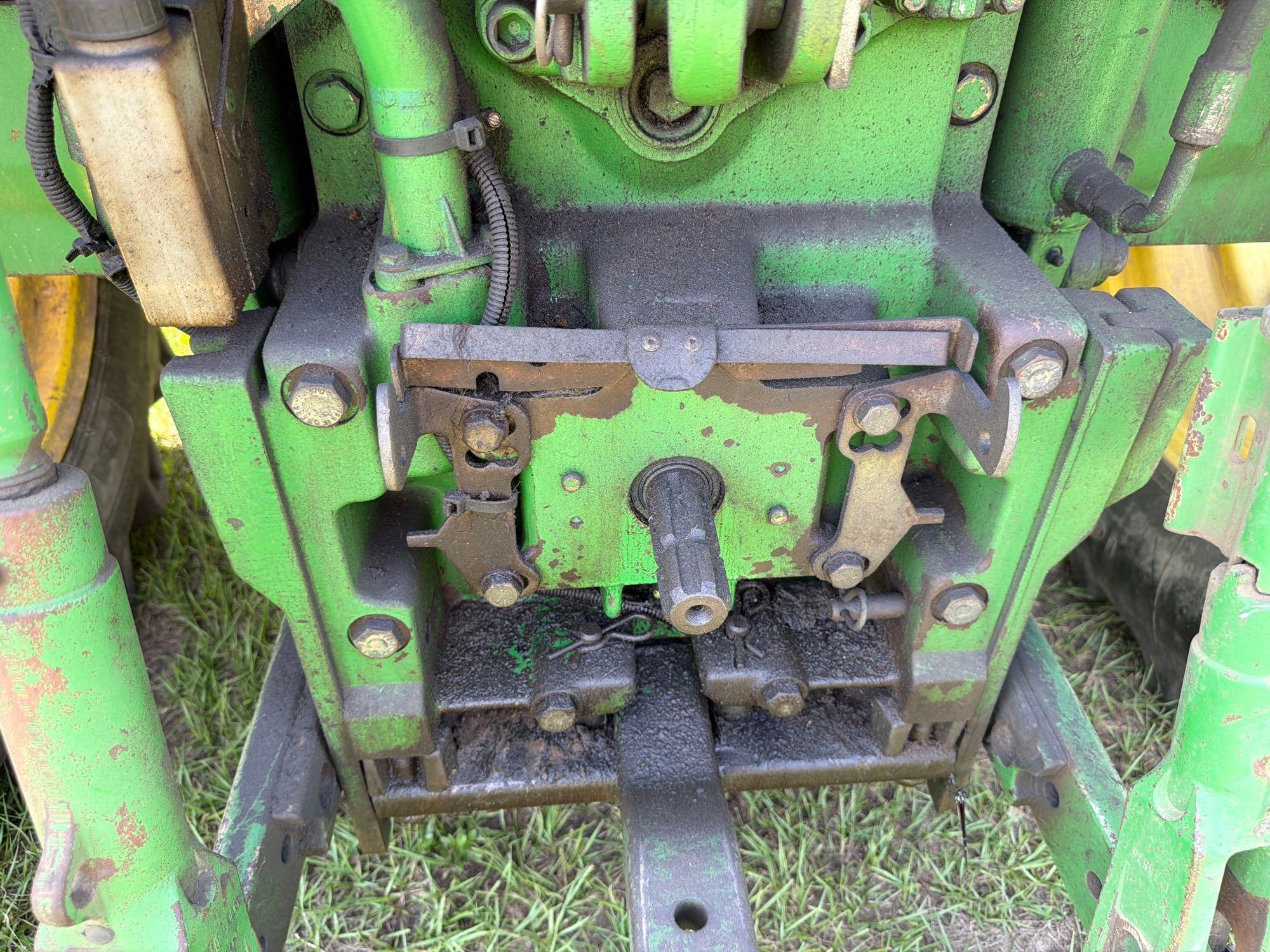John Deere 6210