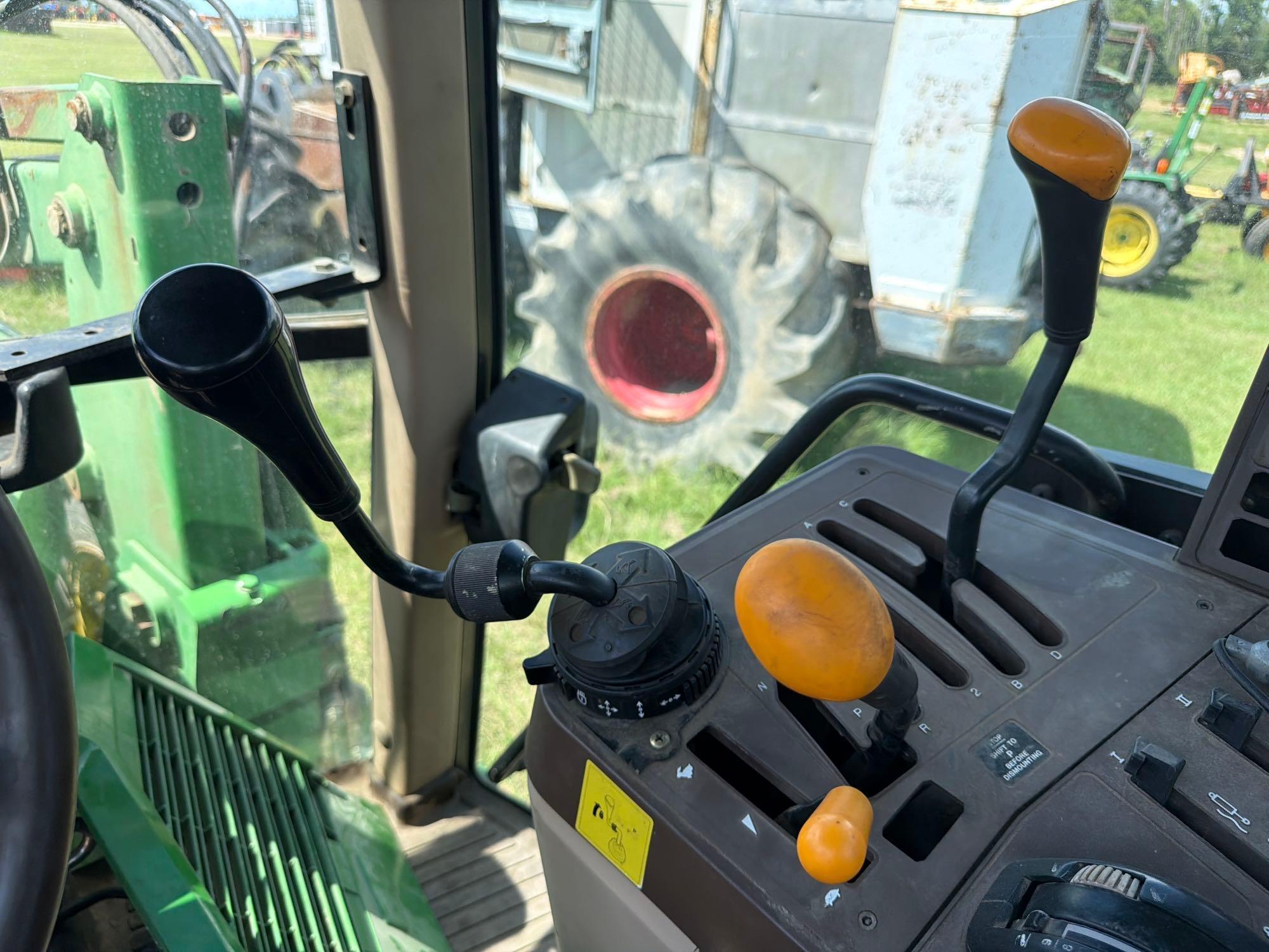 John Deere 6210