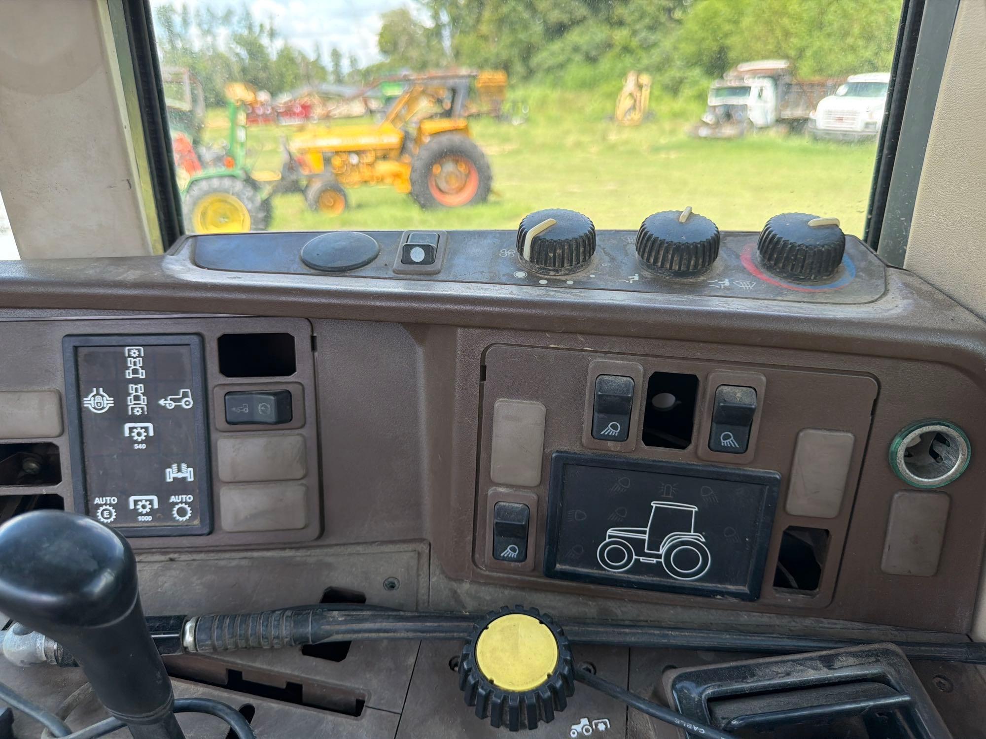 John Deere 6210