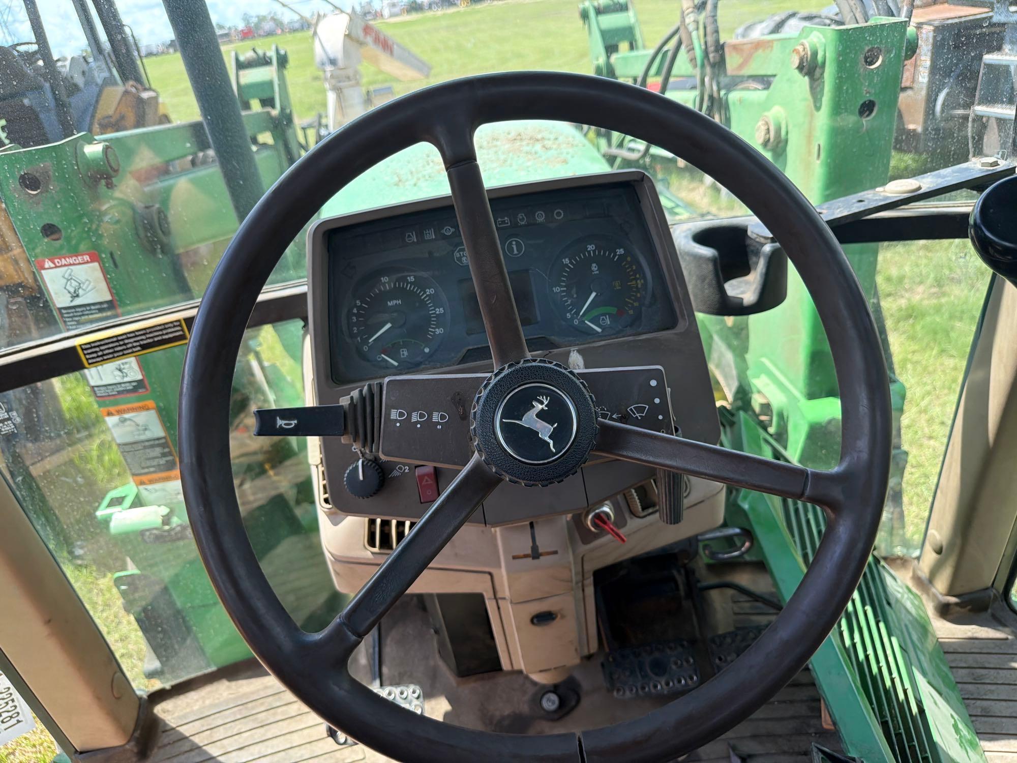 John Deere 6210