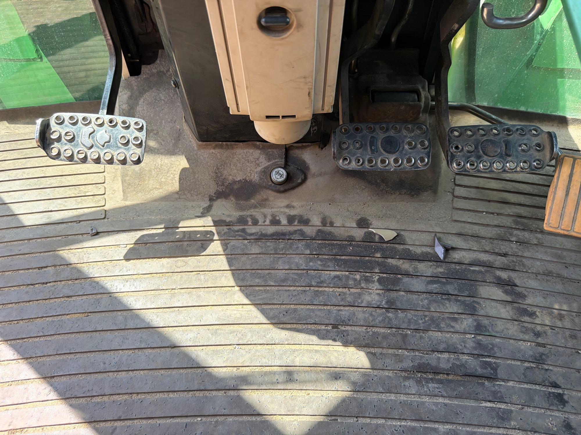 John Deere 6210