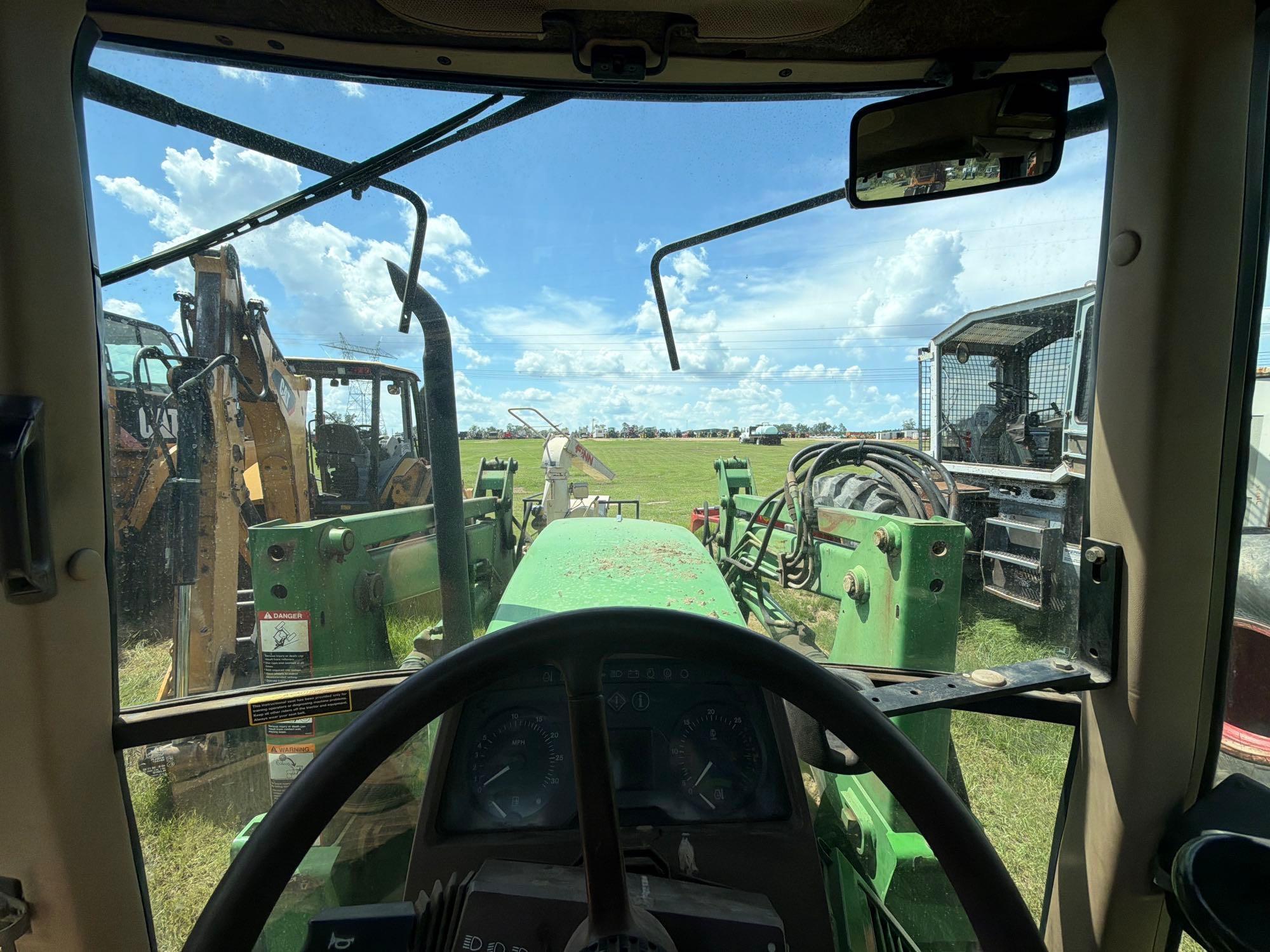 John Deere 6210