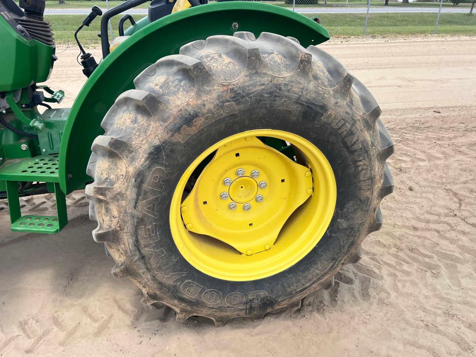 John Deere 5075E