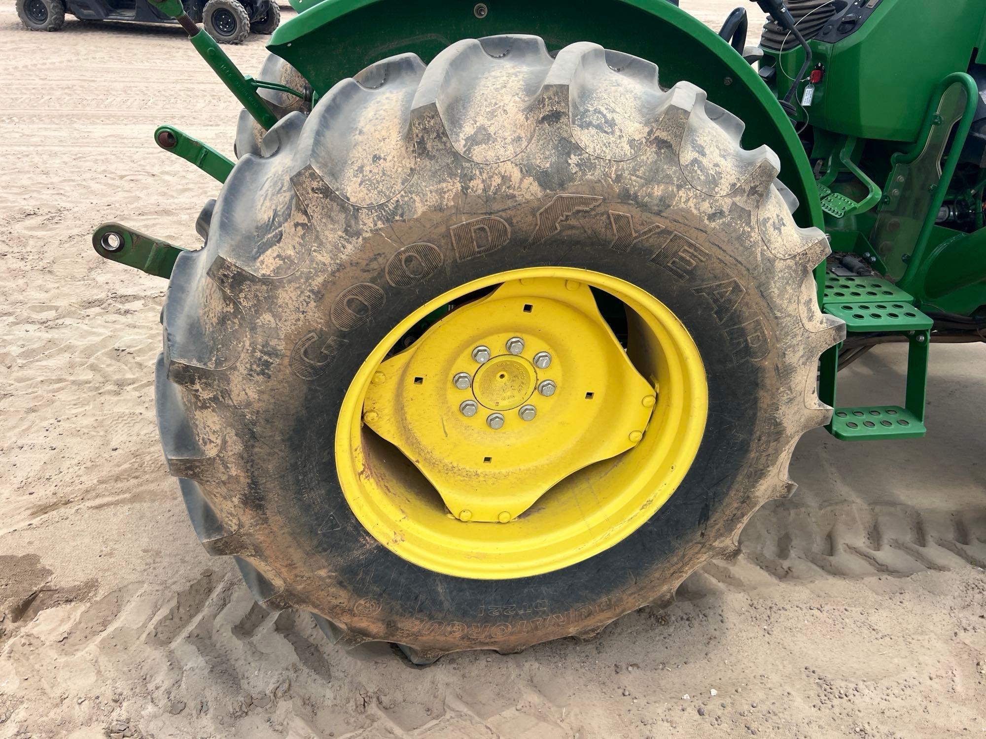 John Deere 5075E