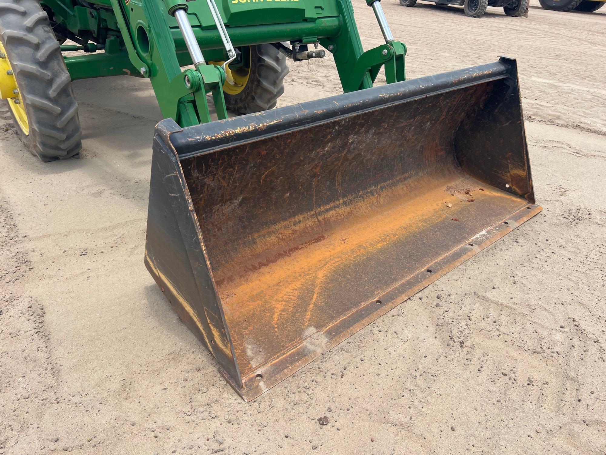 John Deere 5075E