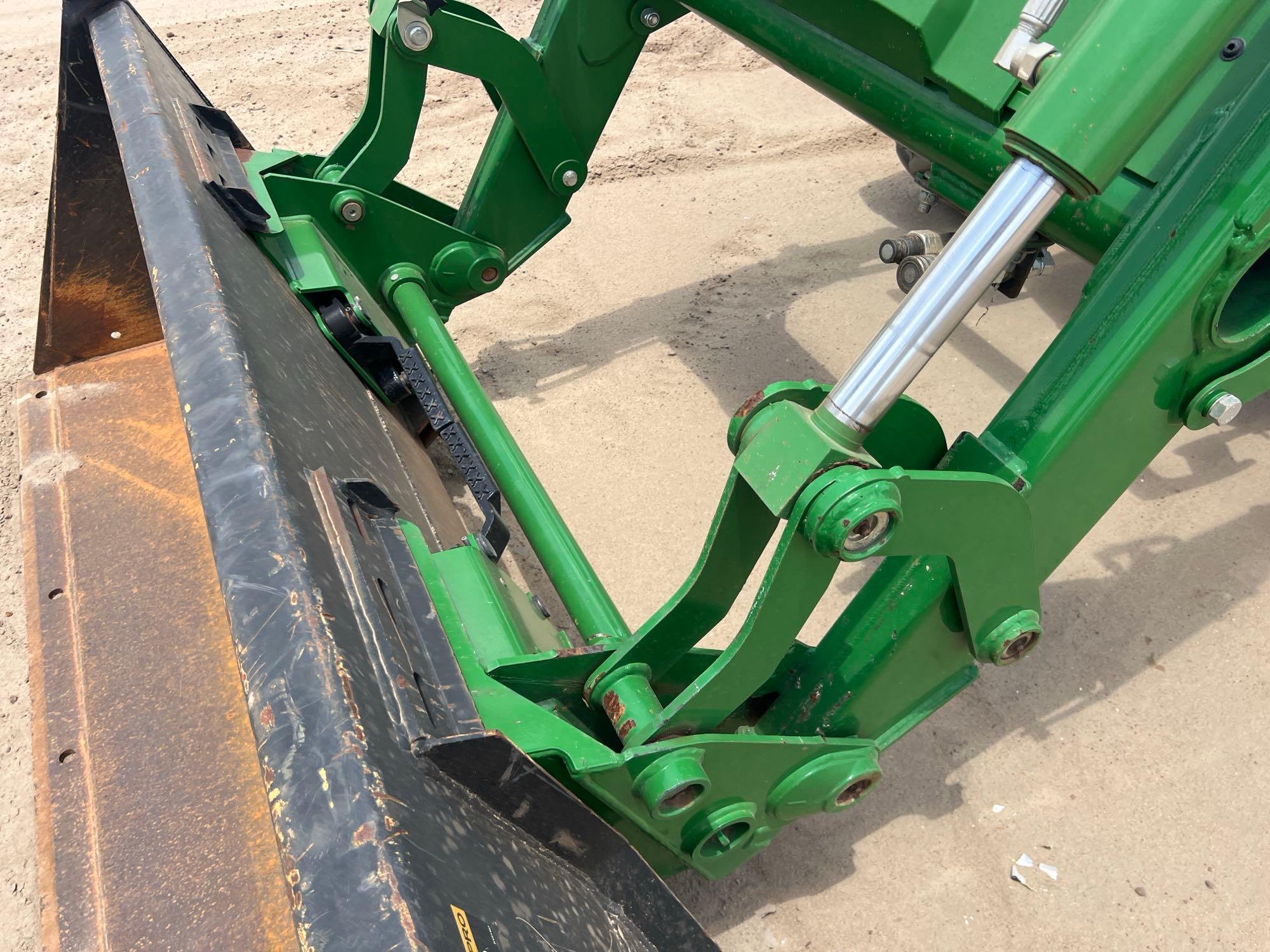 John Deere 5075E
