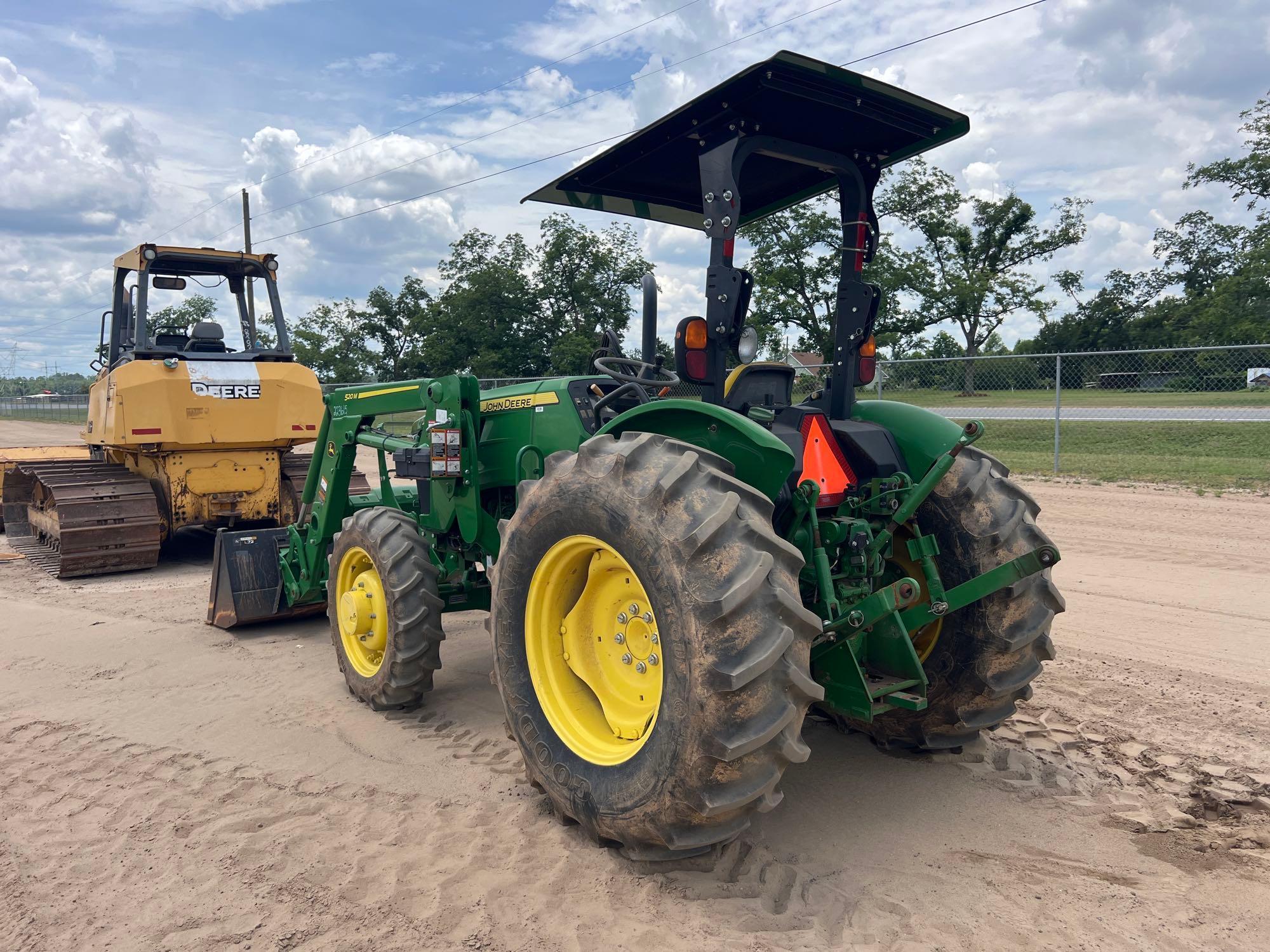 John Deere 5075E