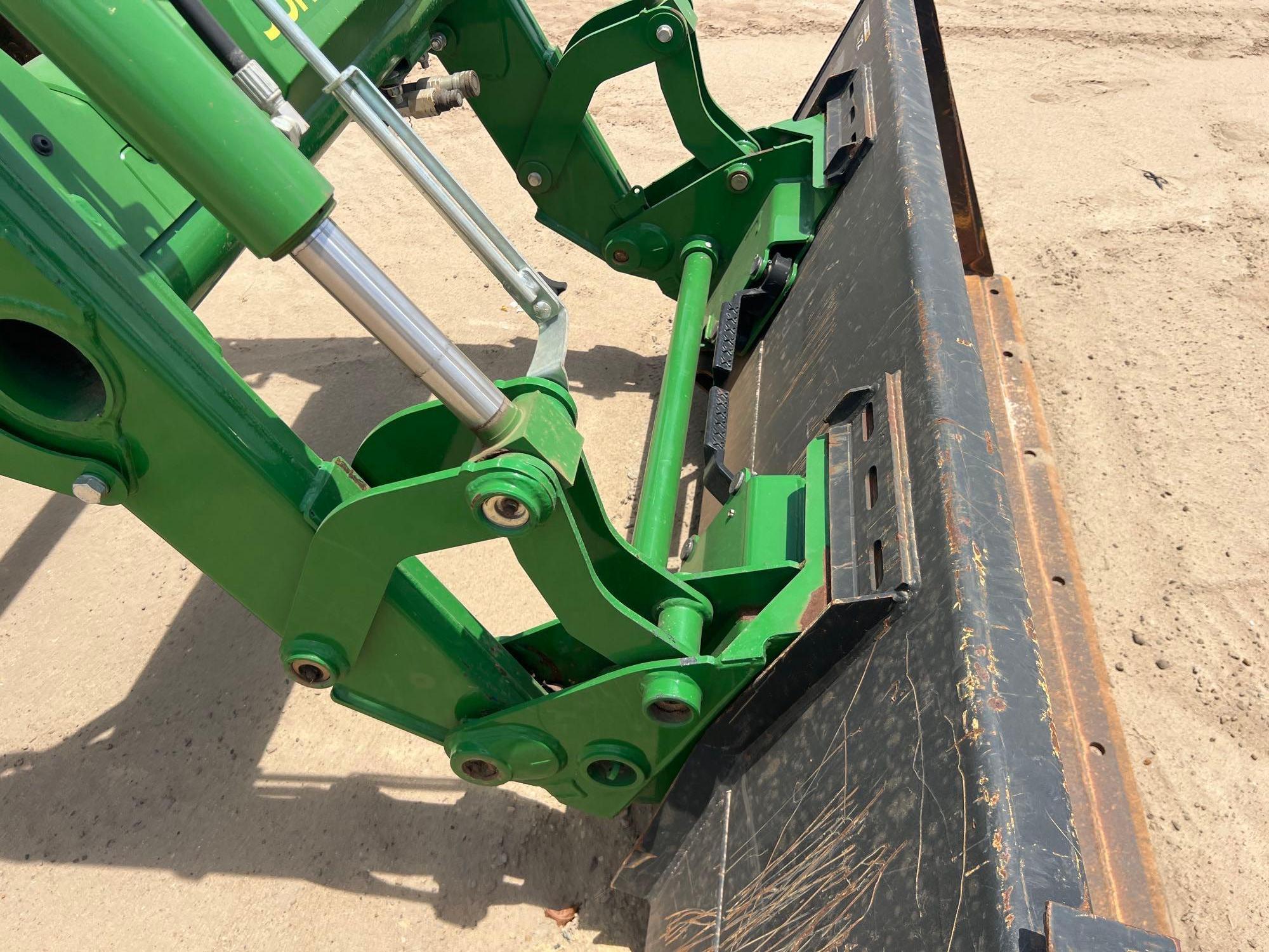 John Deere 5075E