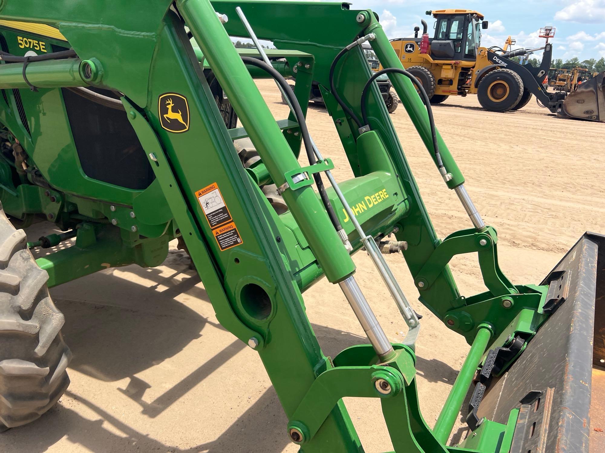 John Deere 5075E