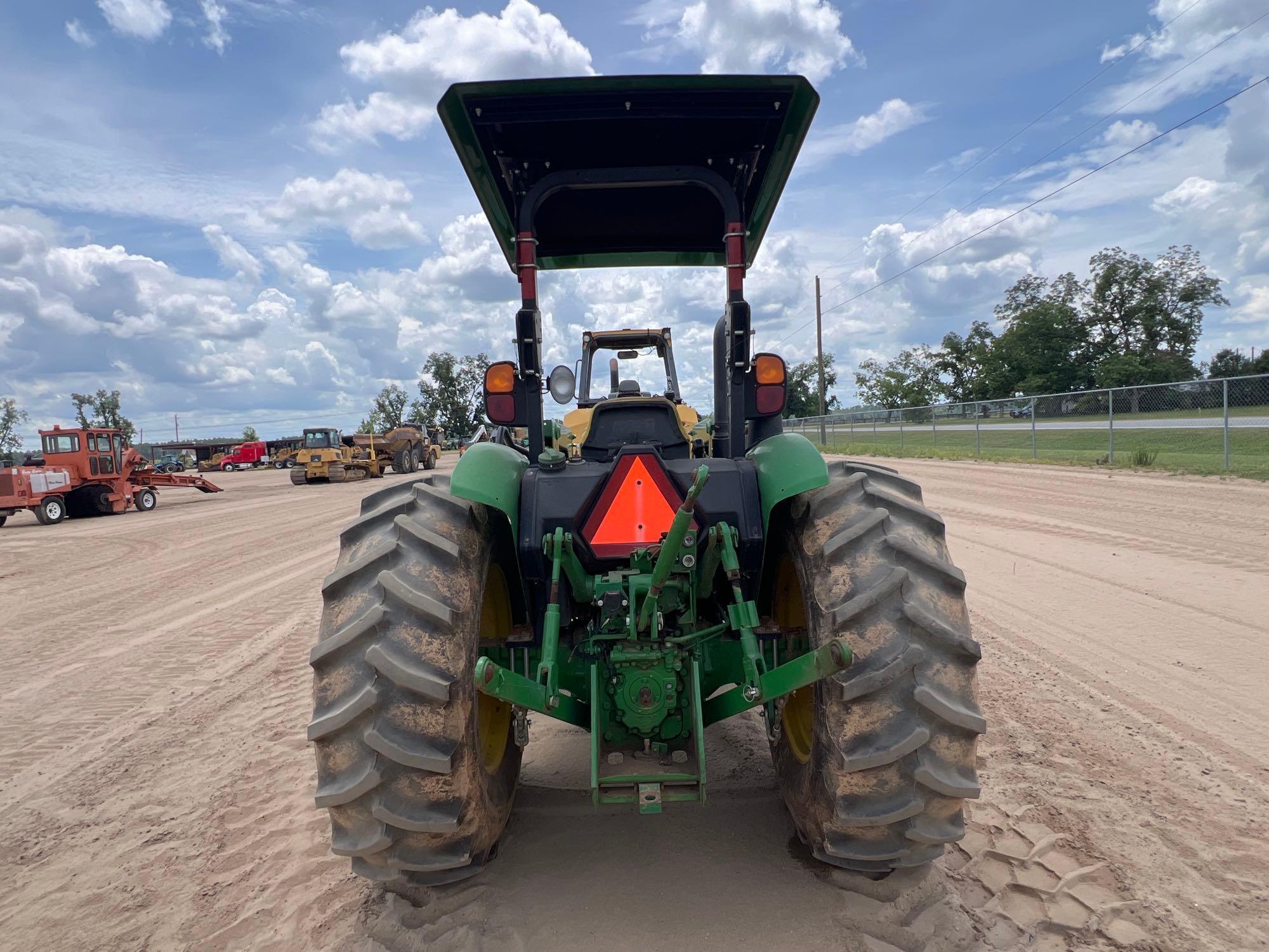 John Deere 5075E