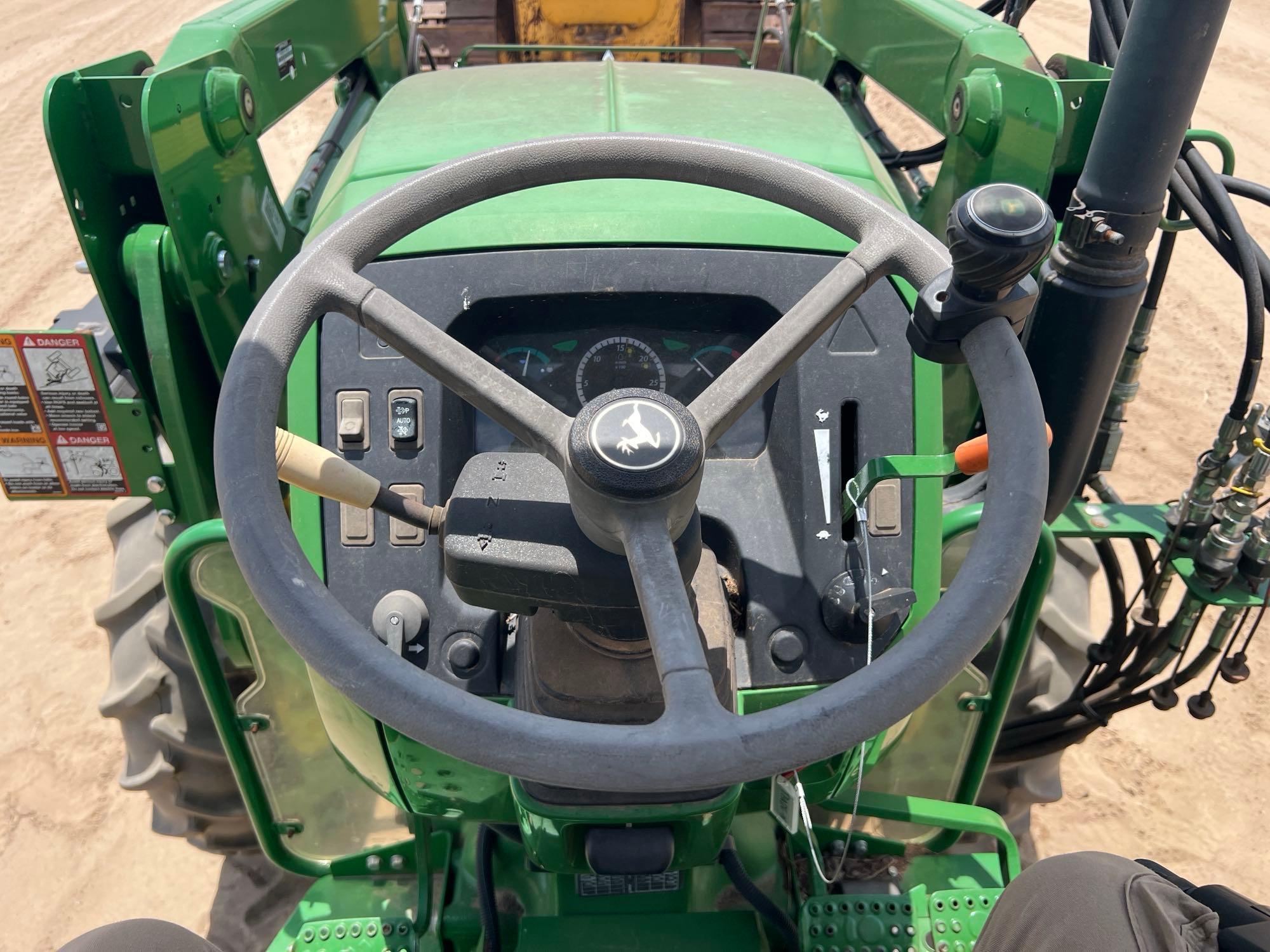 John Deere 5075E