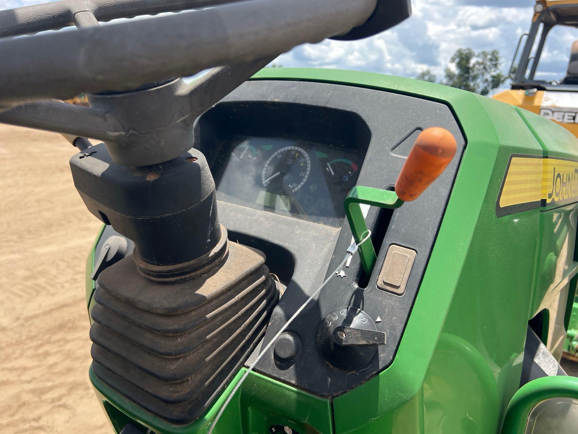 John Deere 5075E