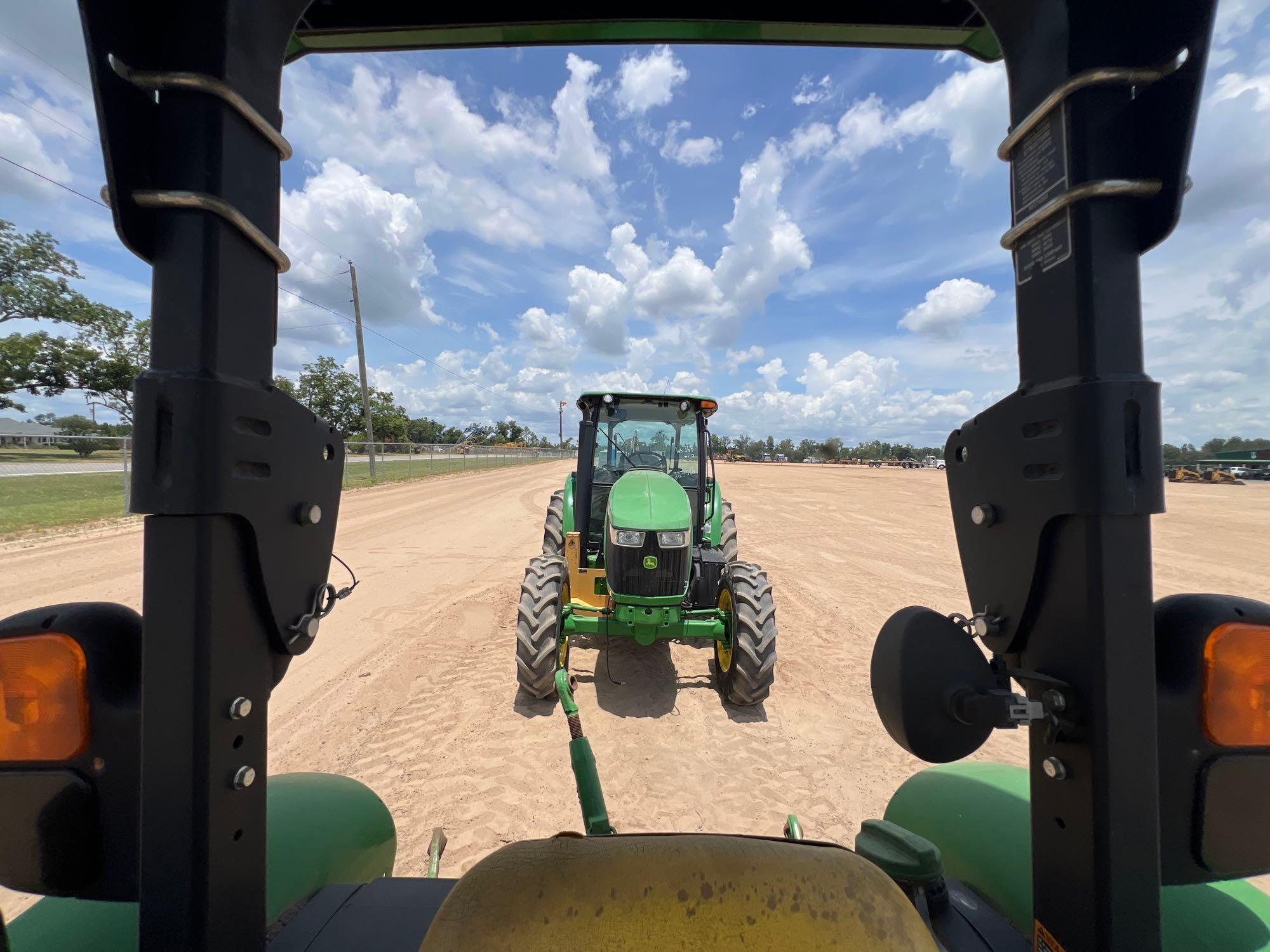 John Deere 5075E