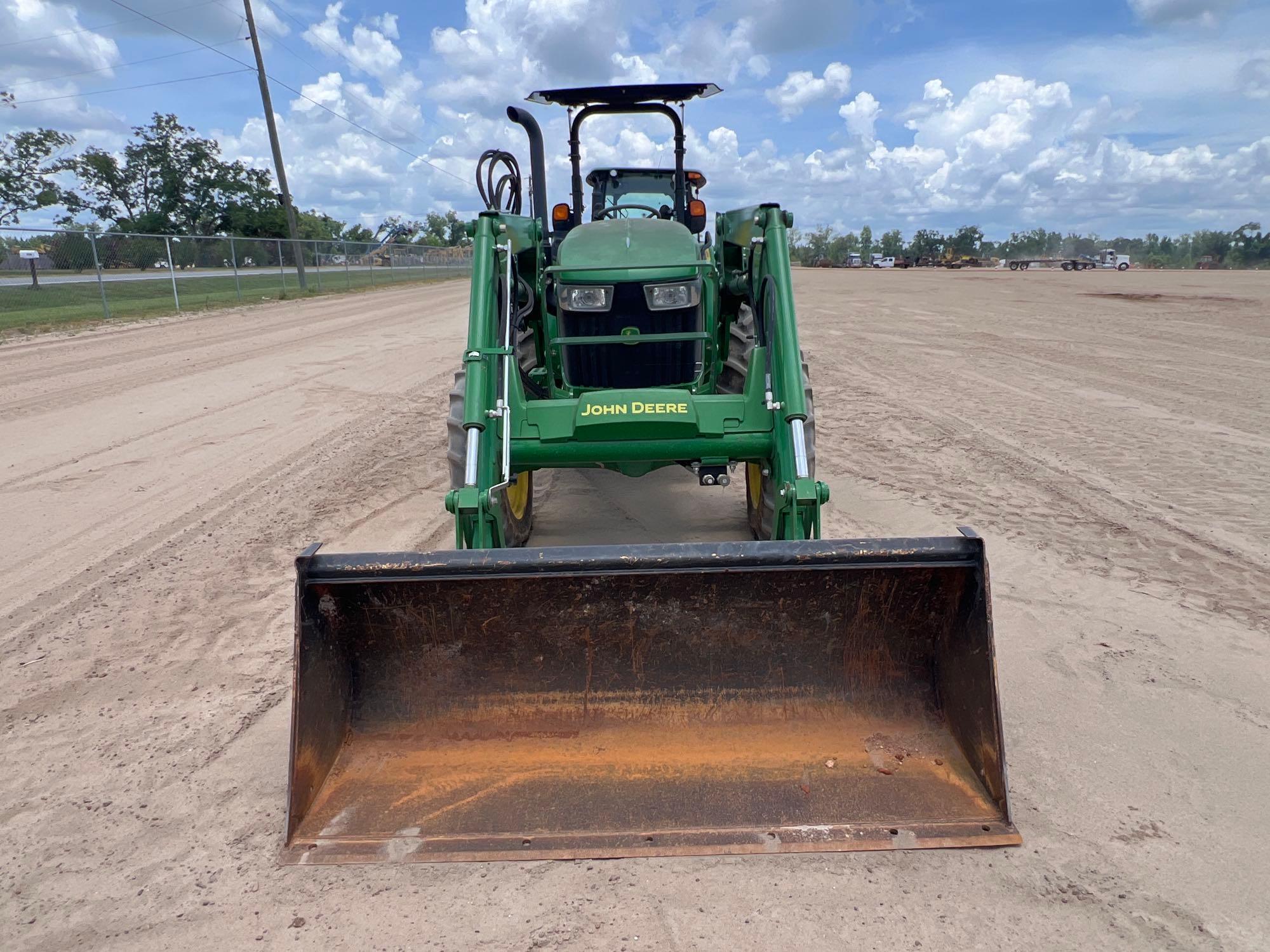 John Deere 5075E