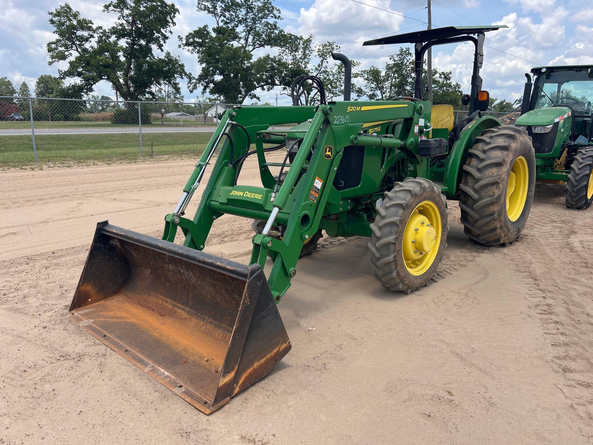 John Deere 5075E