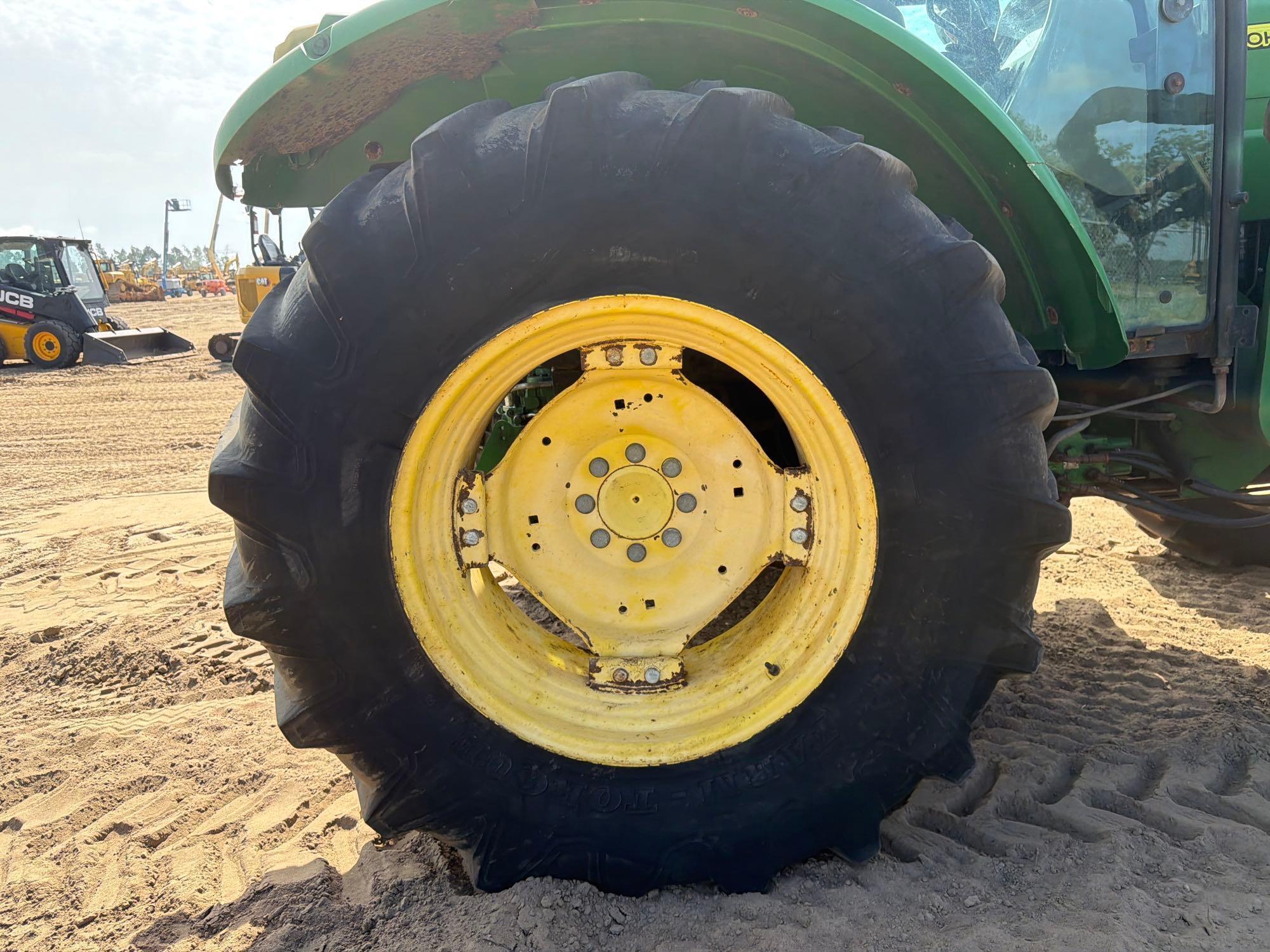 John Deere 5101E