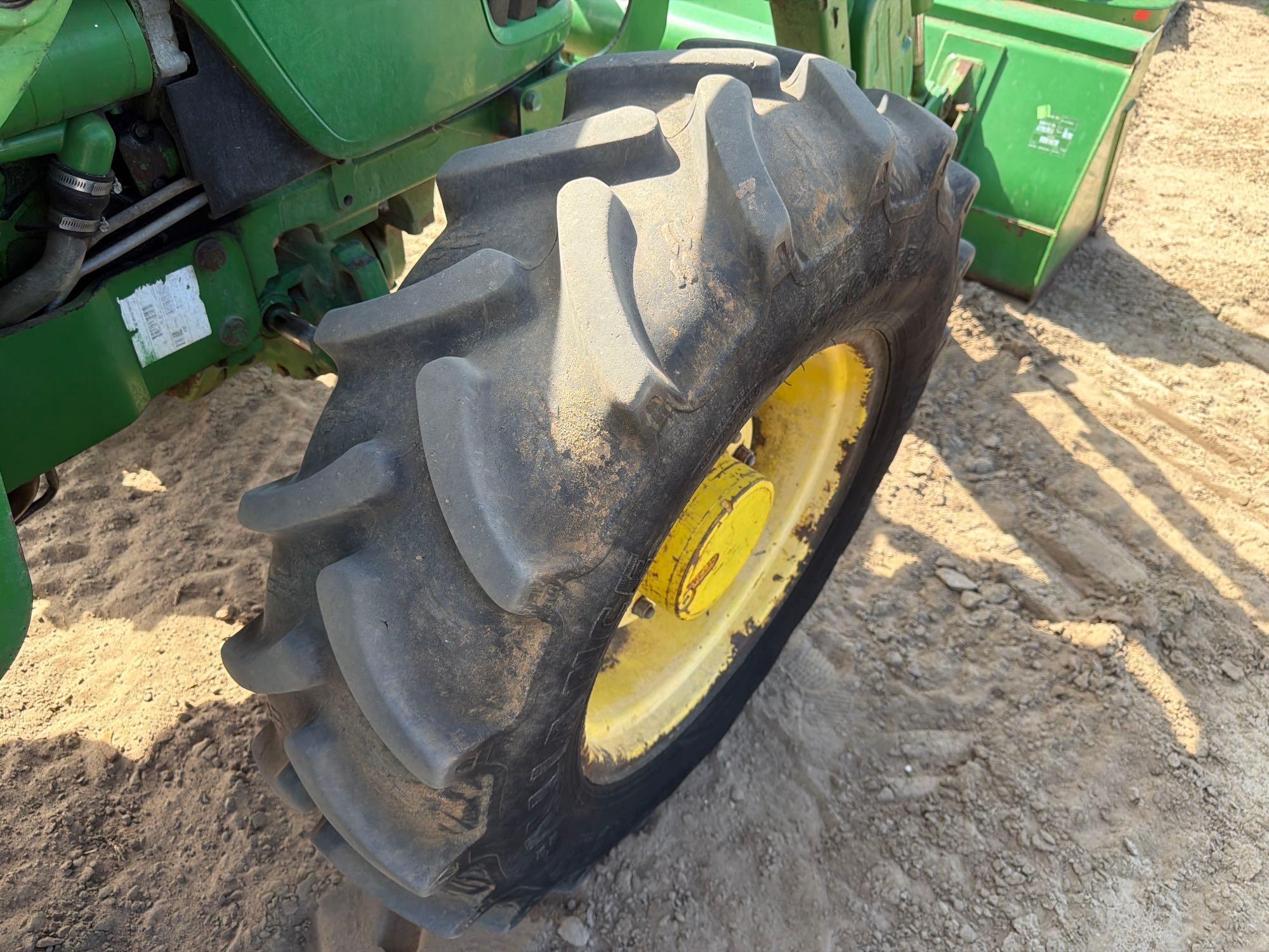John Deere 5101E