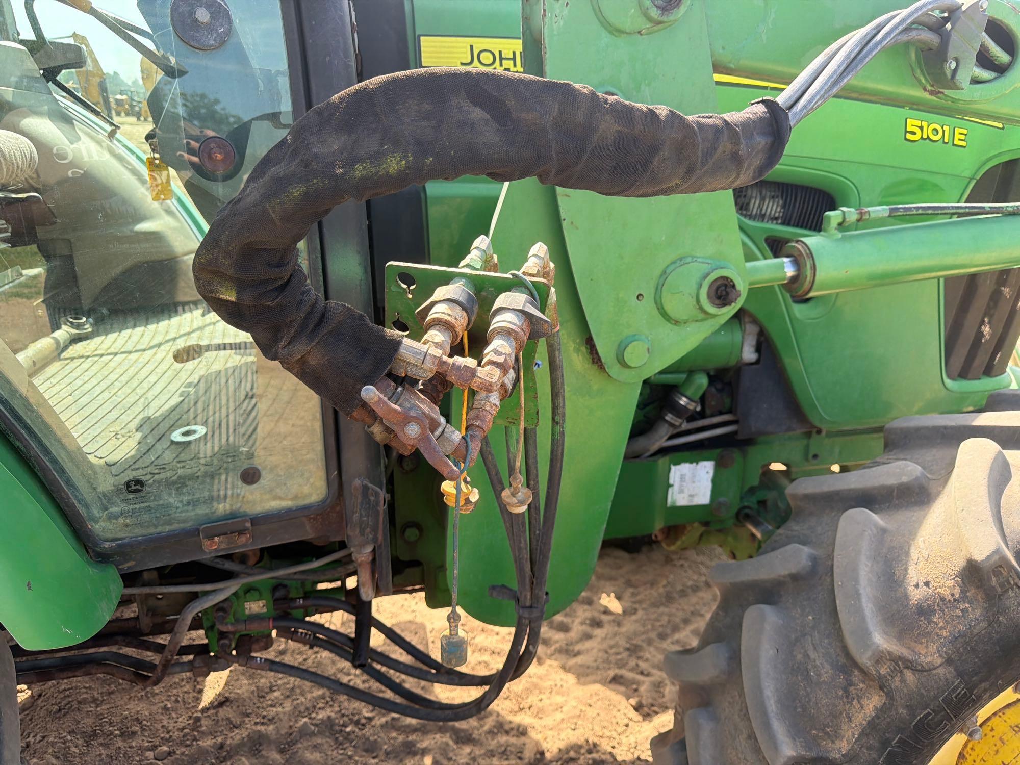 John Deere 5101E