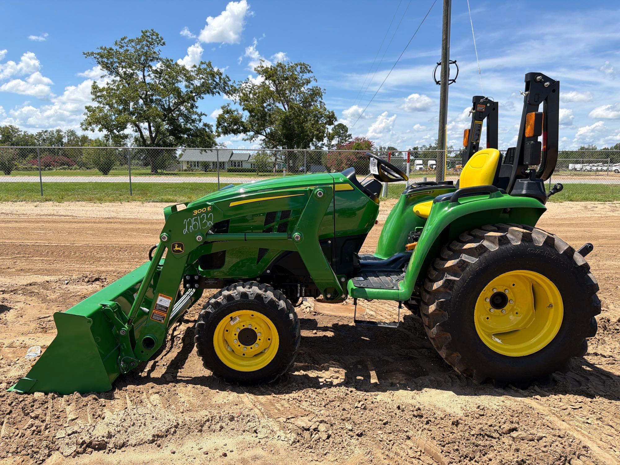 John Deere 300E