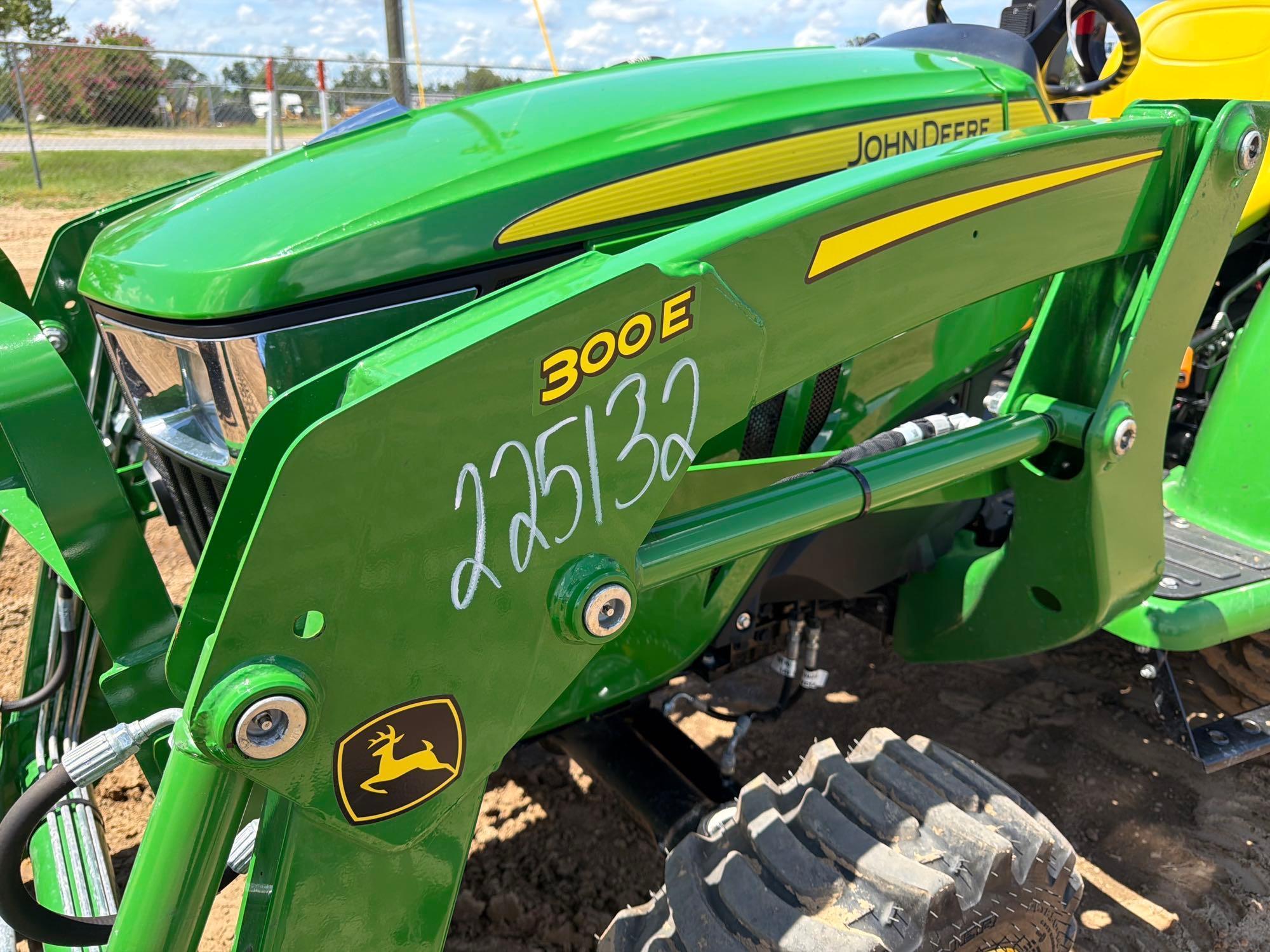 John Deere 300E
