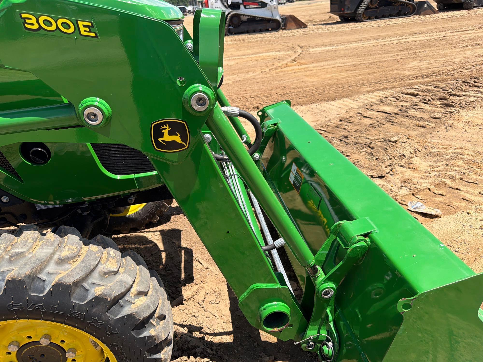 John Deere 300E