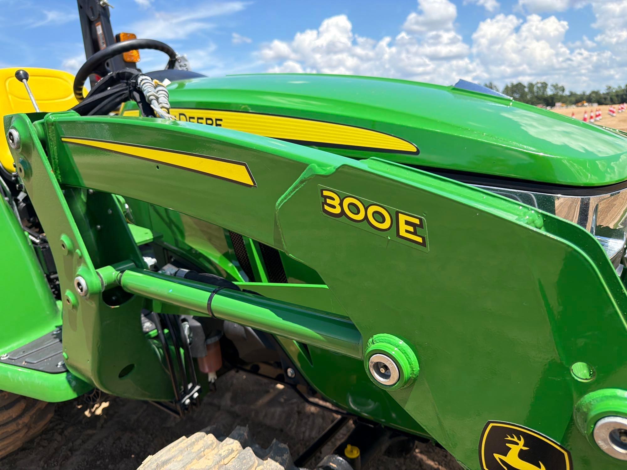 John Deere 300E