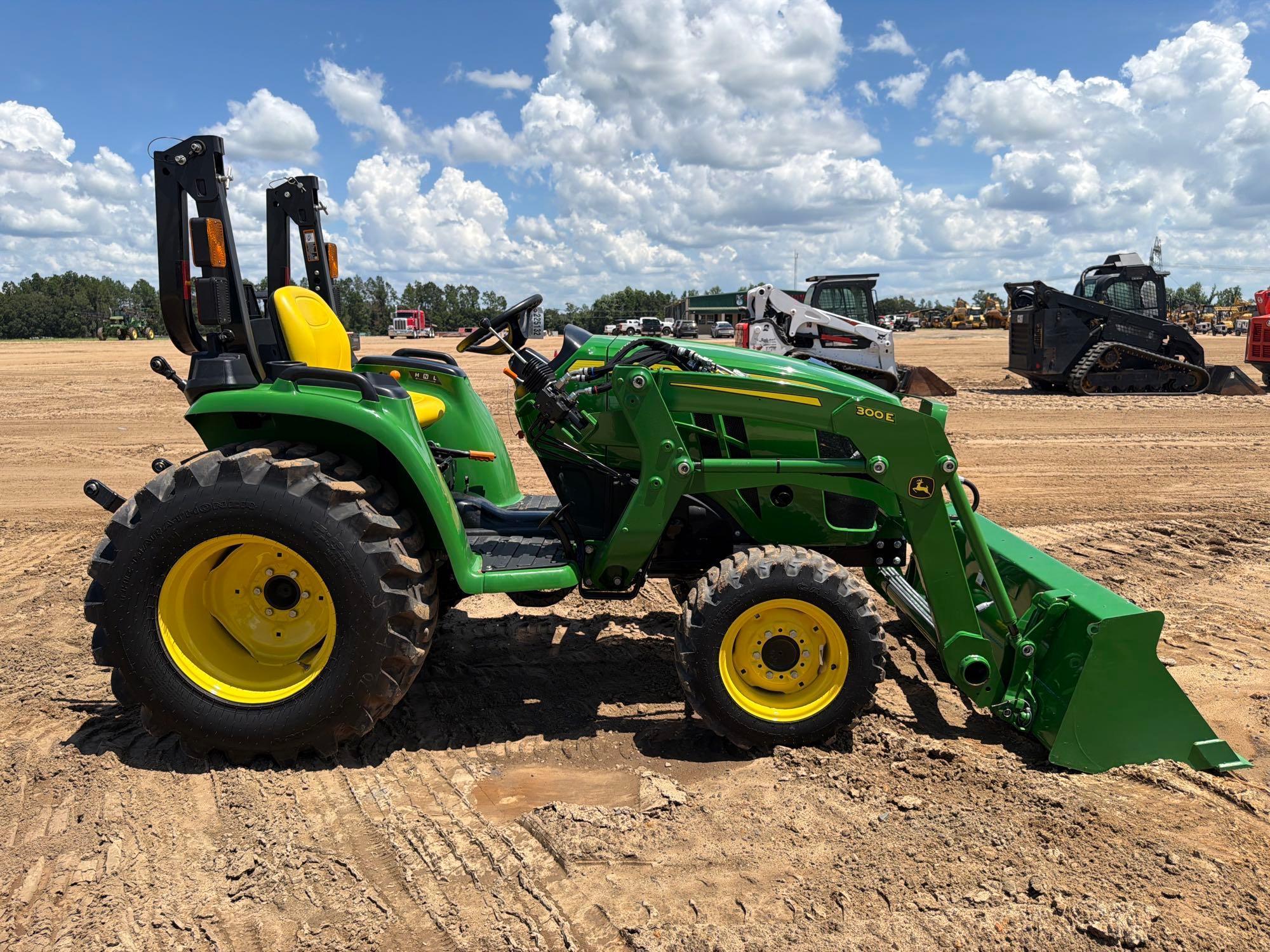 John Deere 300E