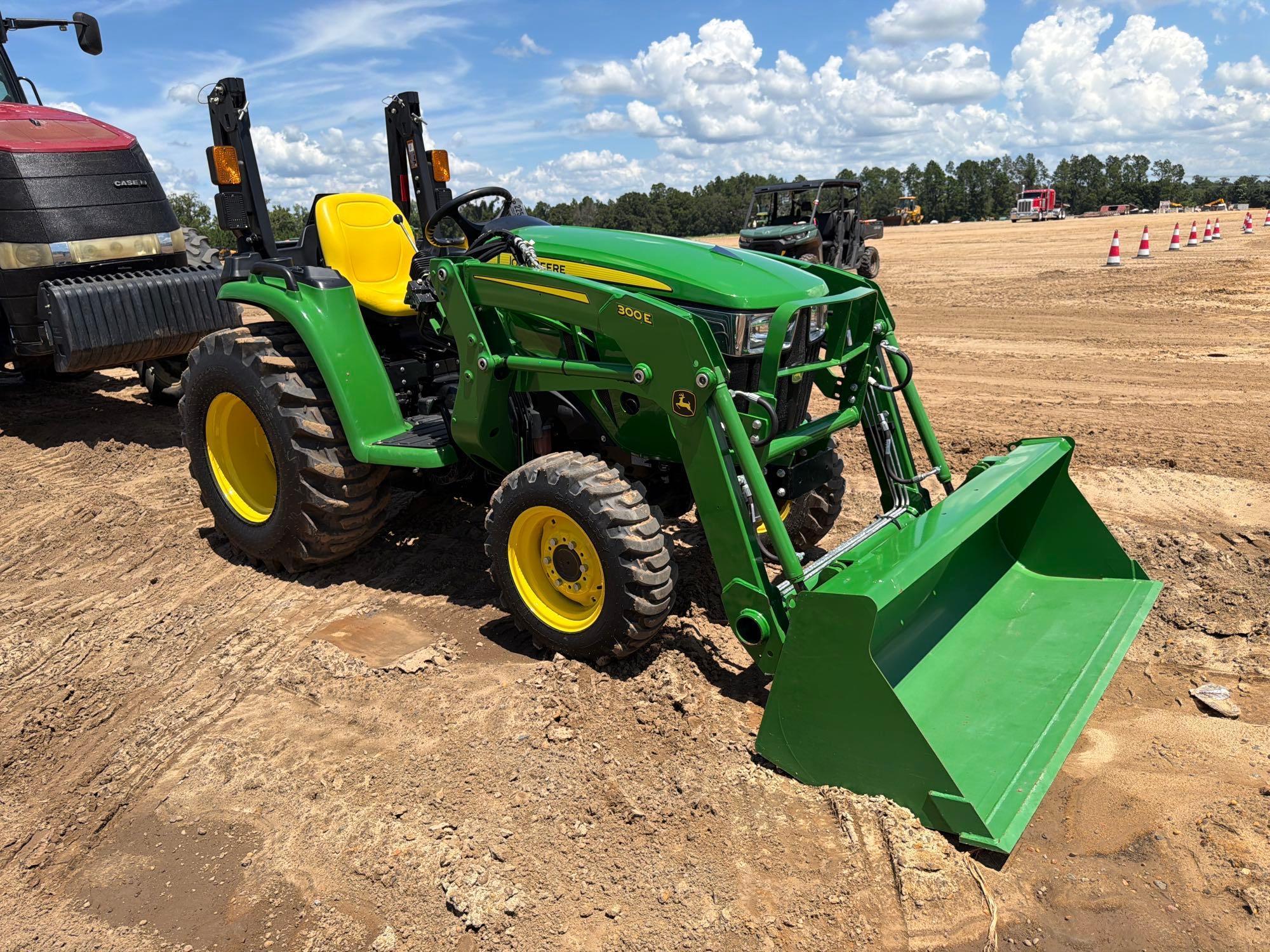 John Deere 300E