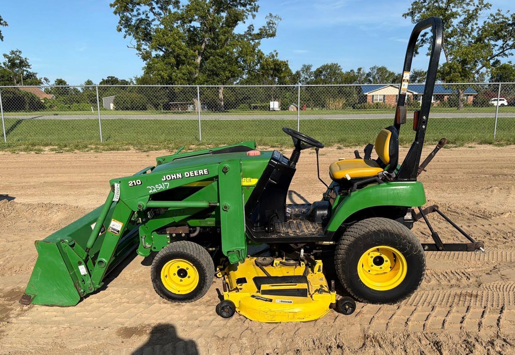John Deere 2210