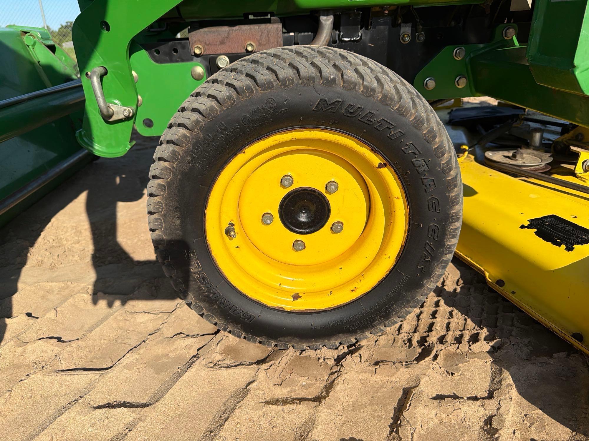 John Deere 2210