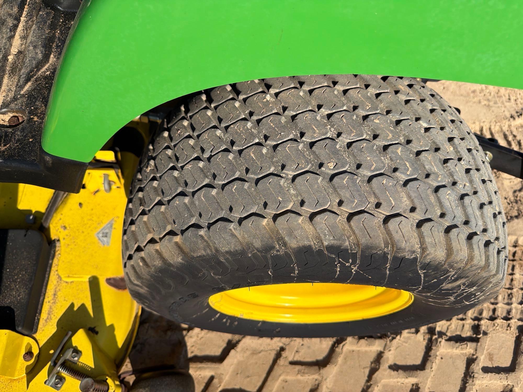 John Deere 2210
