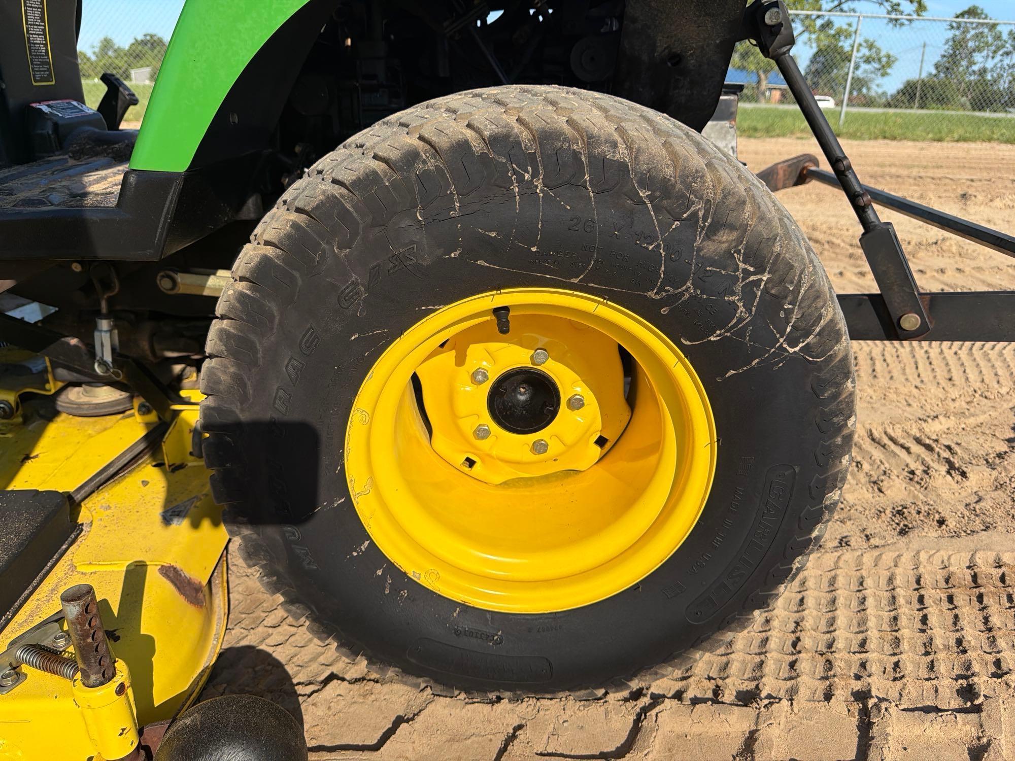 John Deere 2210
