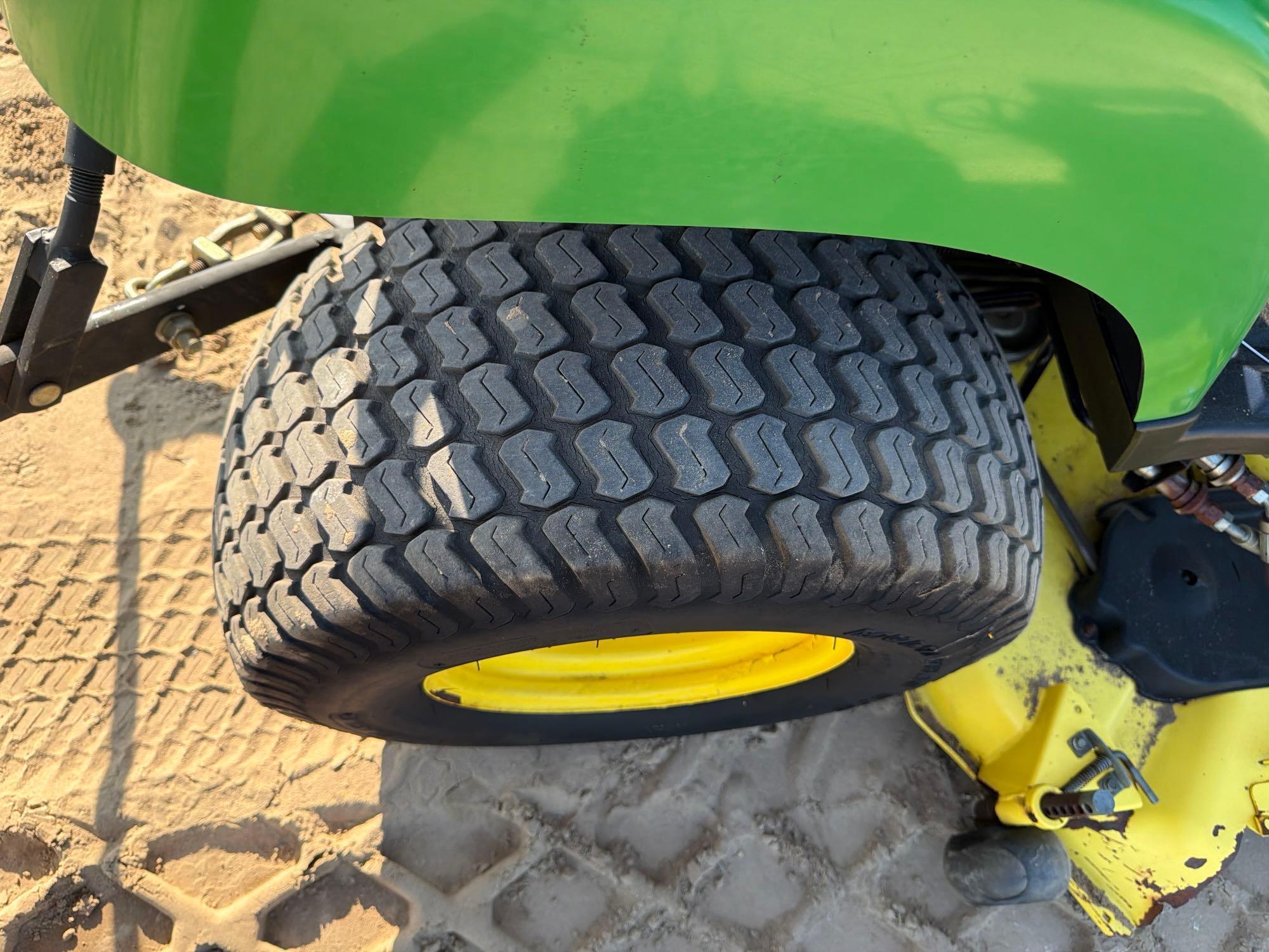 John Deere 2210