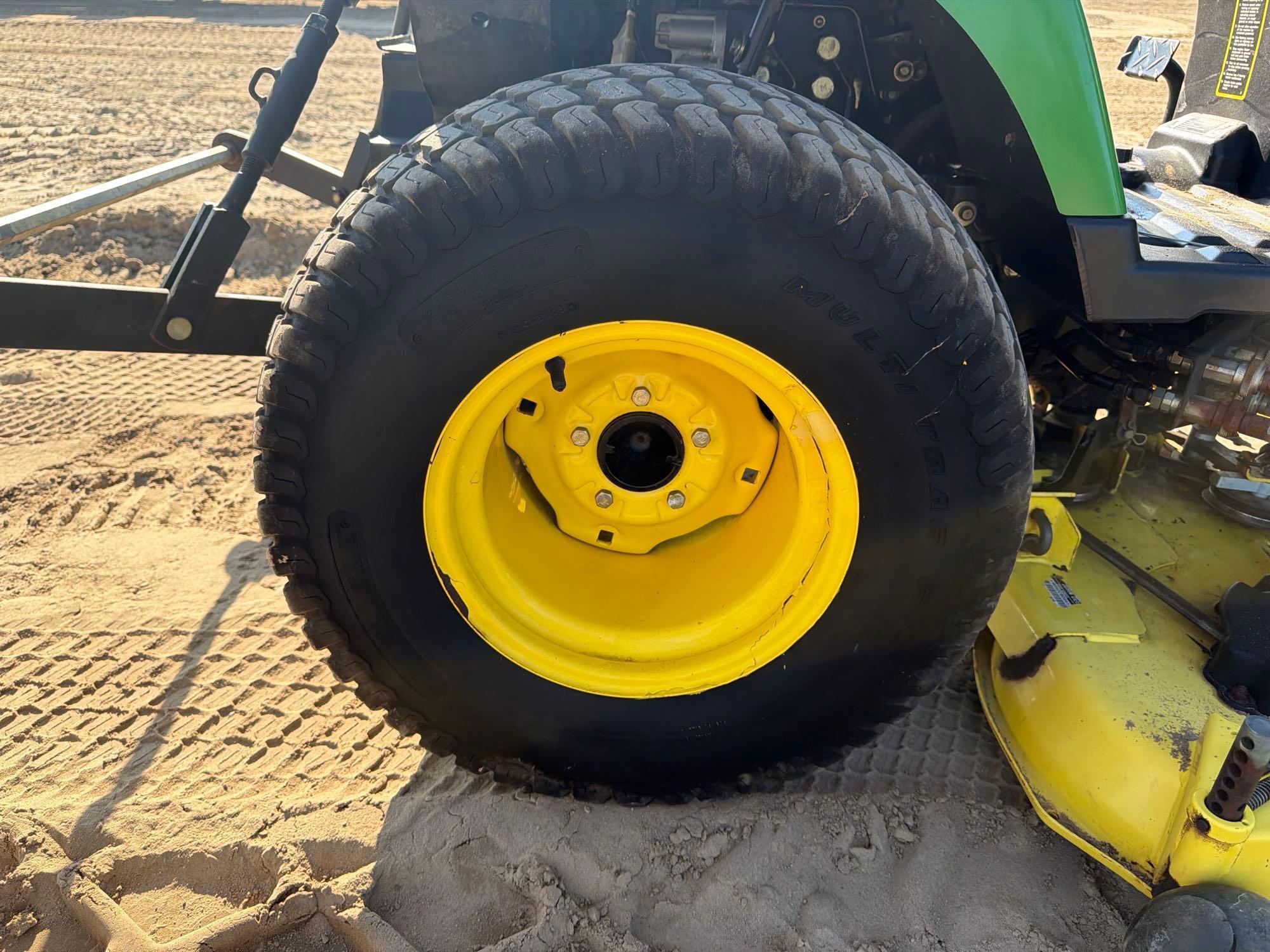 John Deere 2210