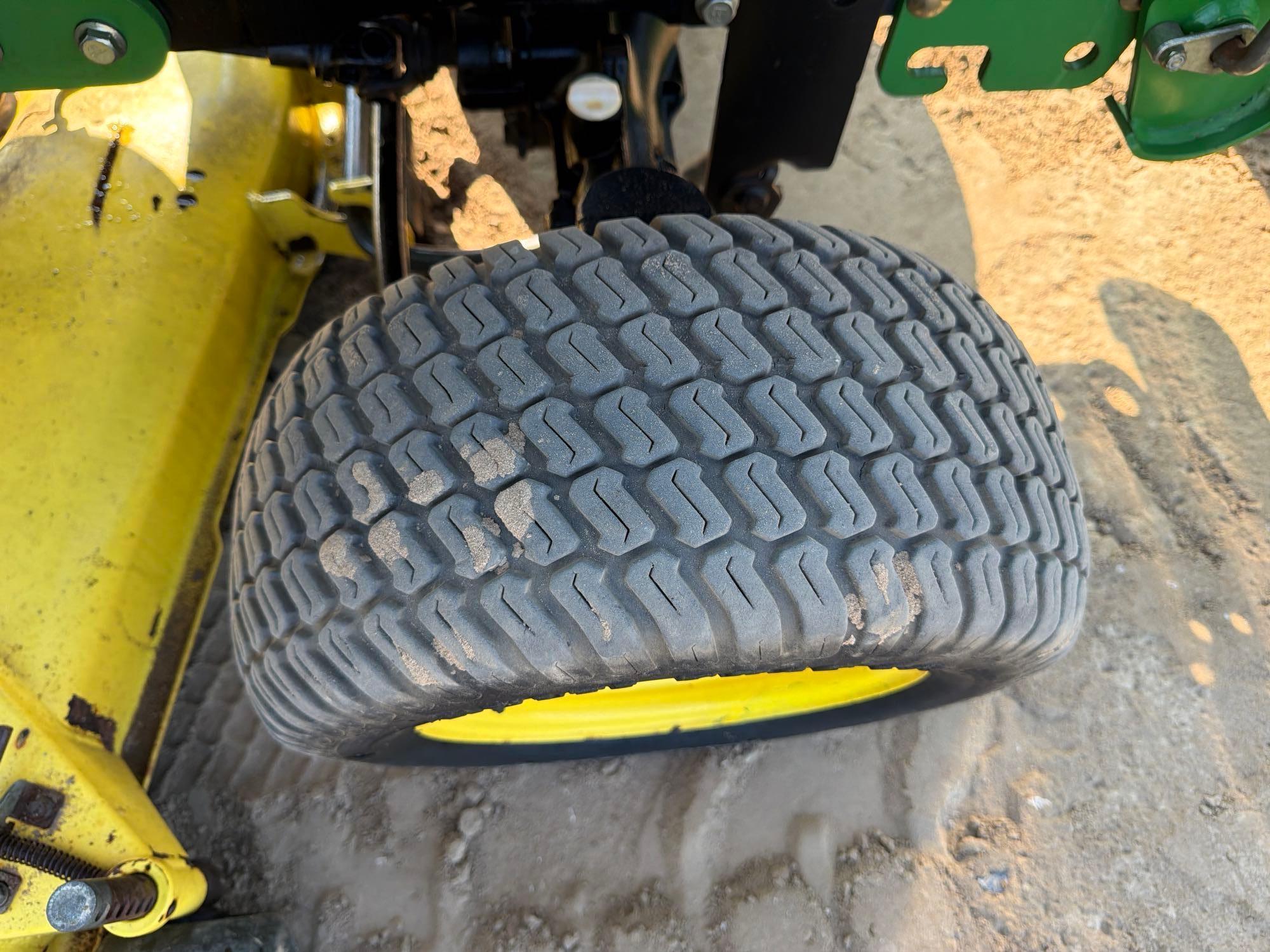 John Deere 2210