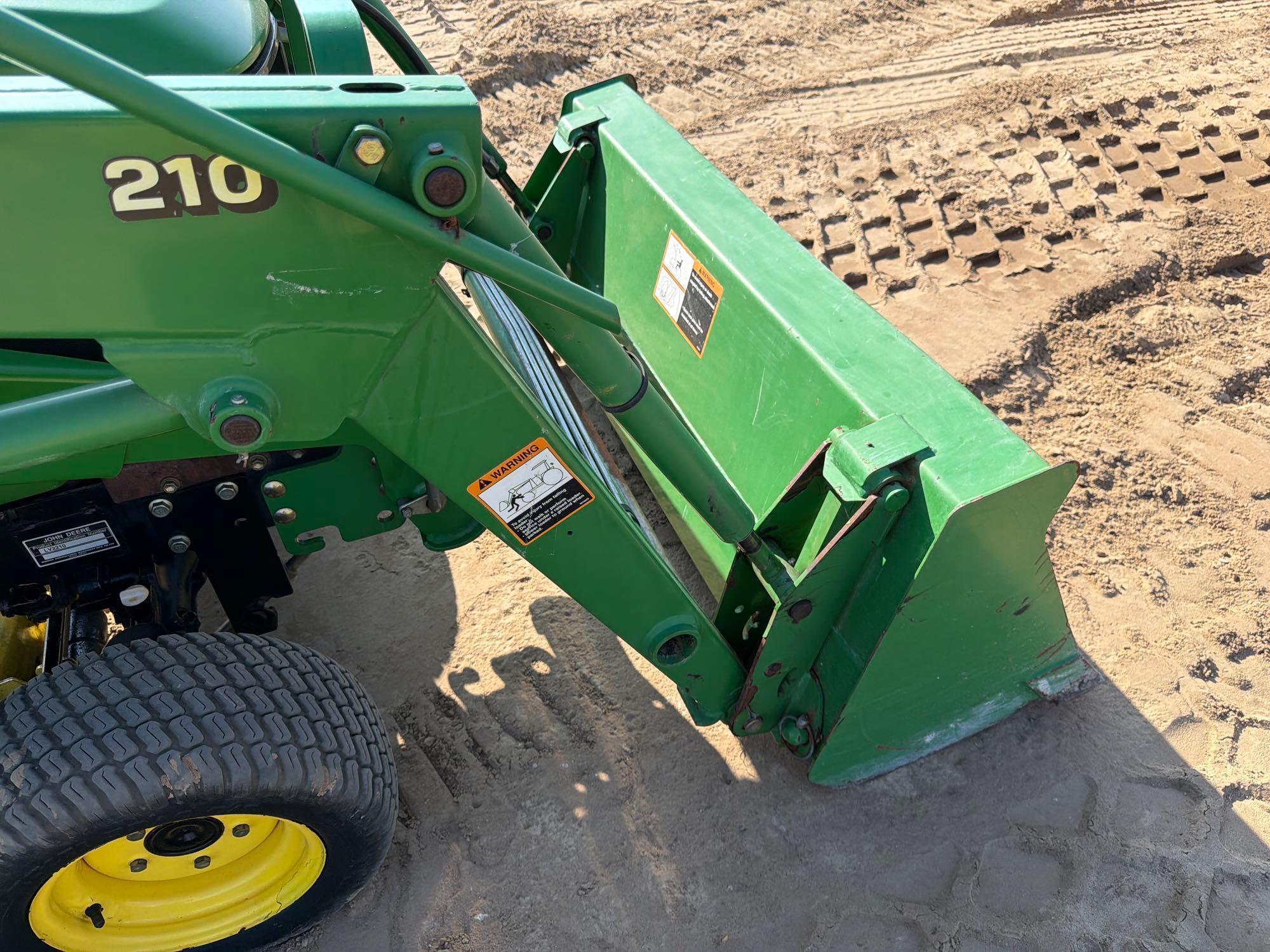 John Deere 2210