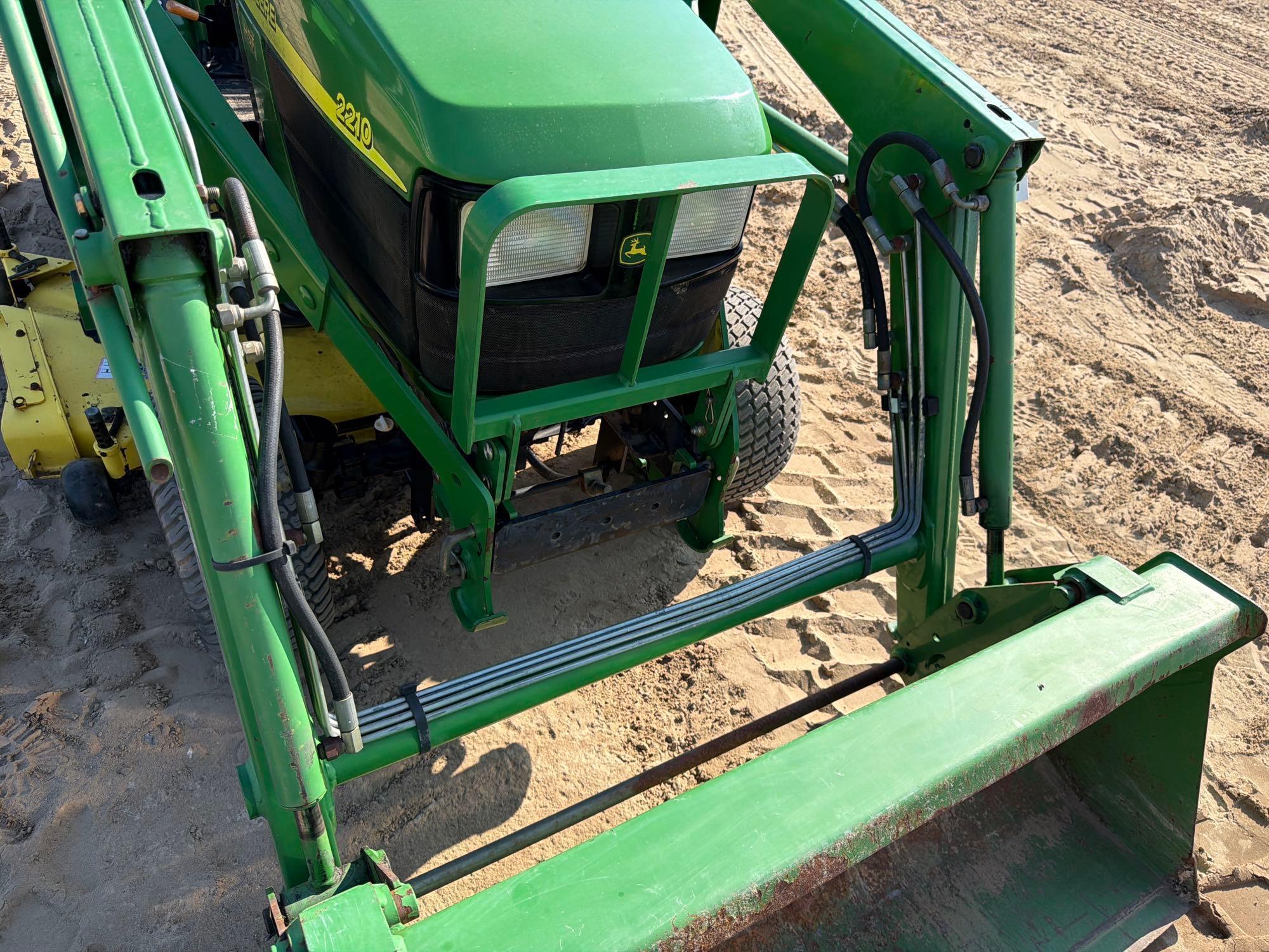 John Deere 2210