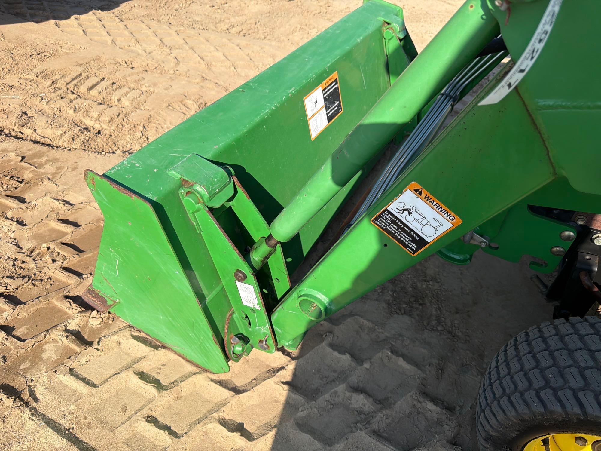 John Deere 2210