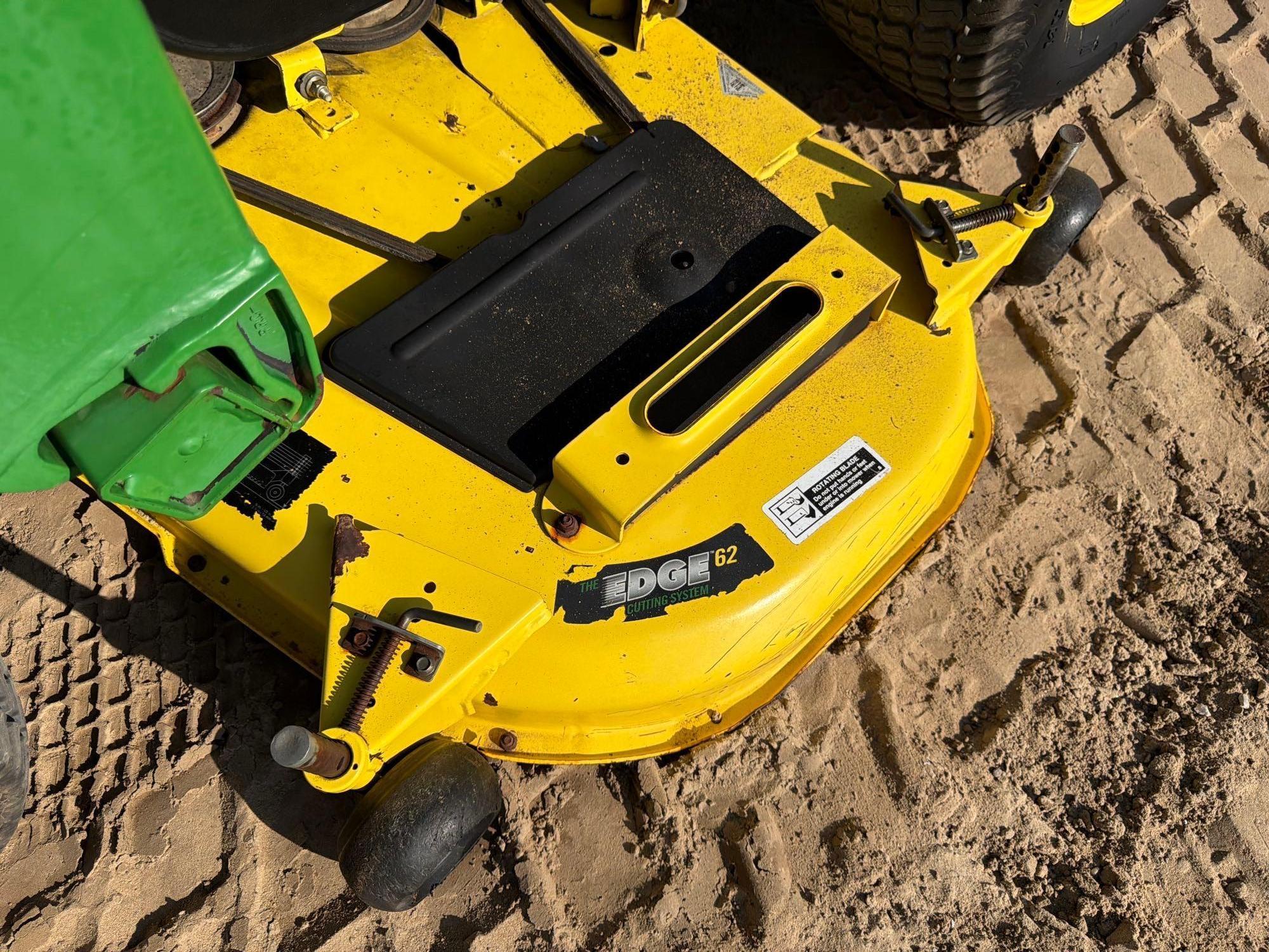 John Deere 2210