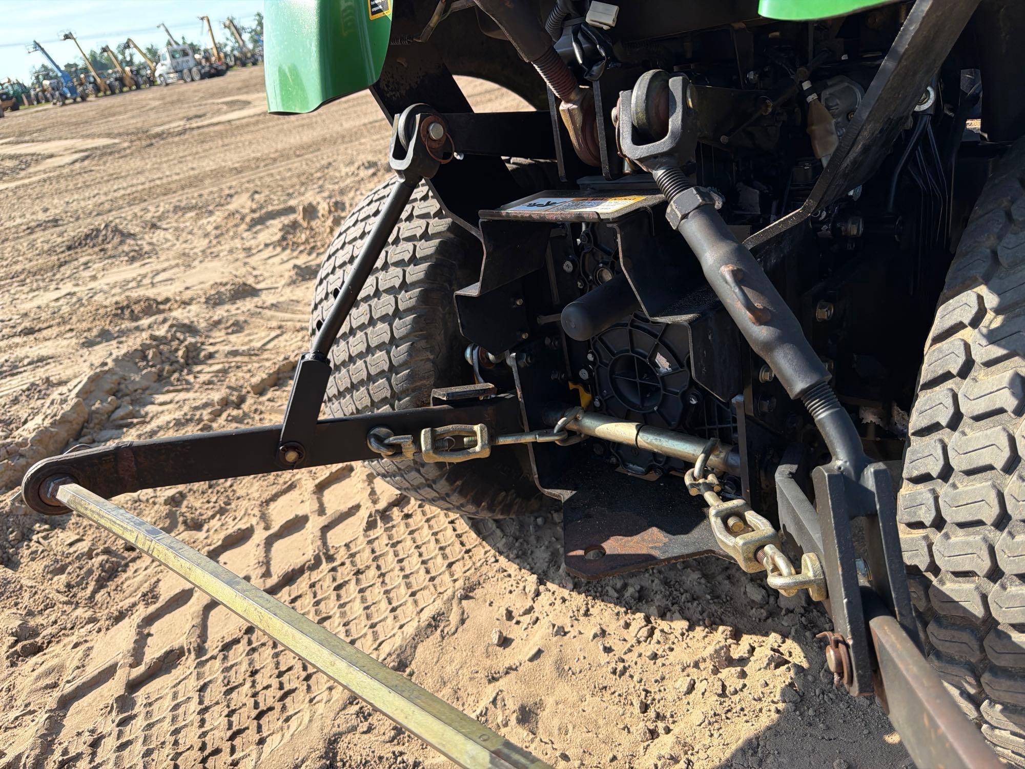 John Deere 2210