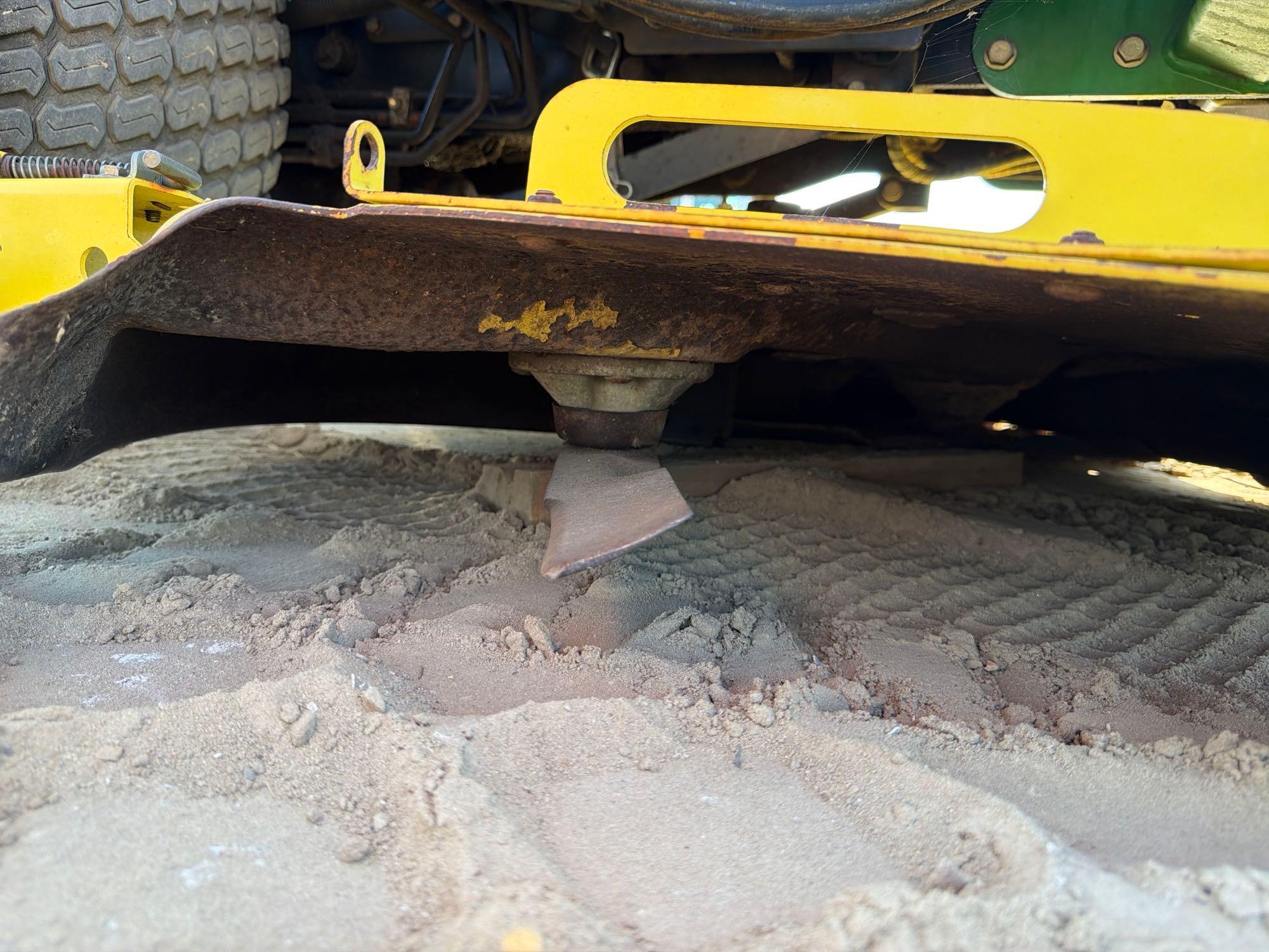 John Deere 2210