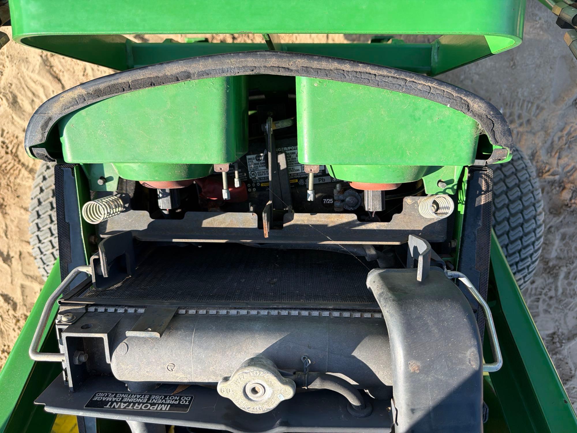 John Deere 2210