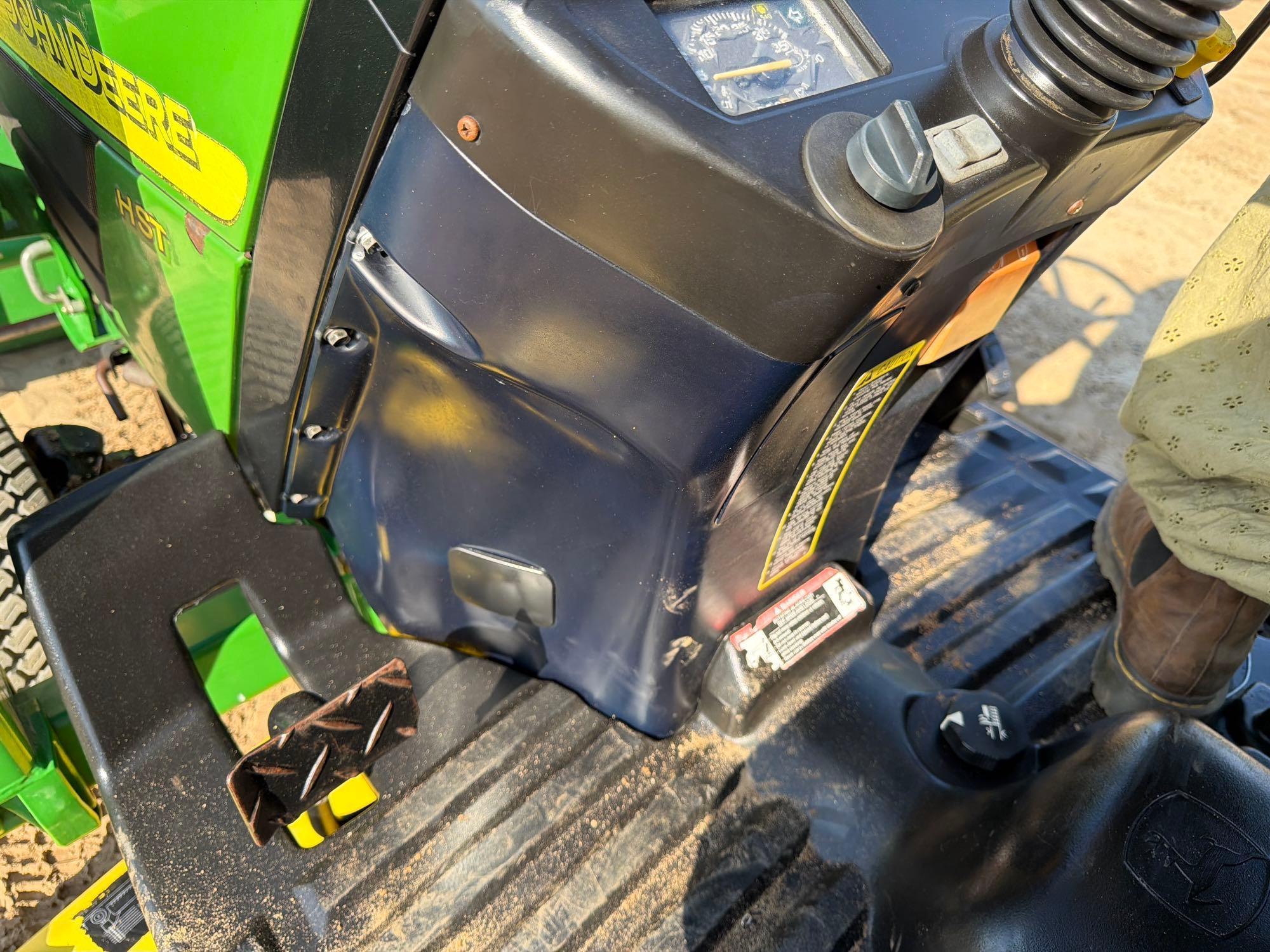 John Deere 2210