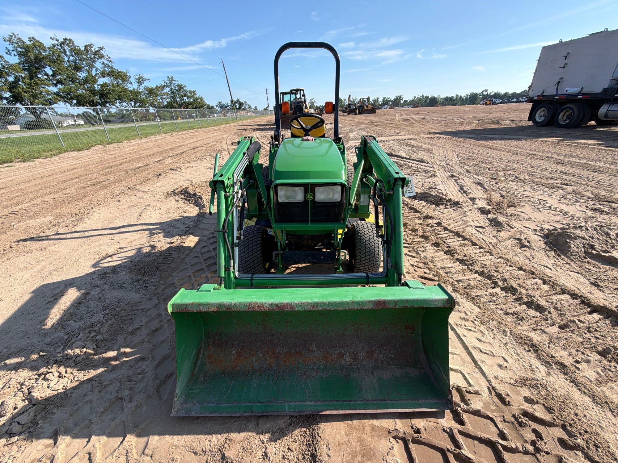 John Deere 2210