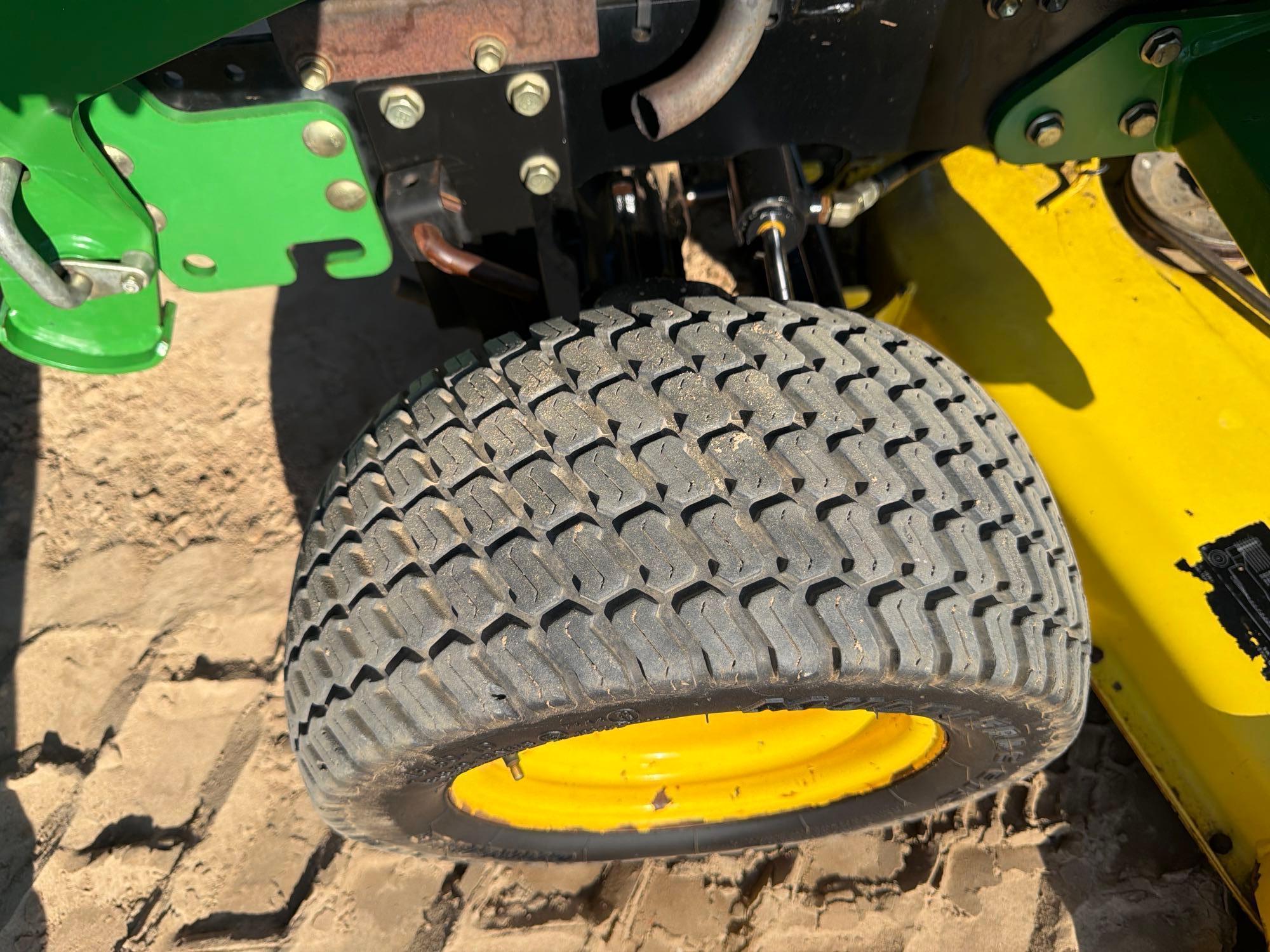 John Deere 2210