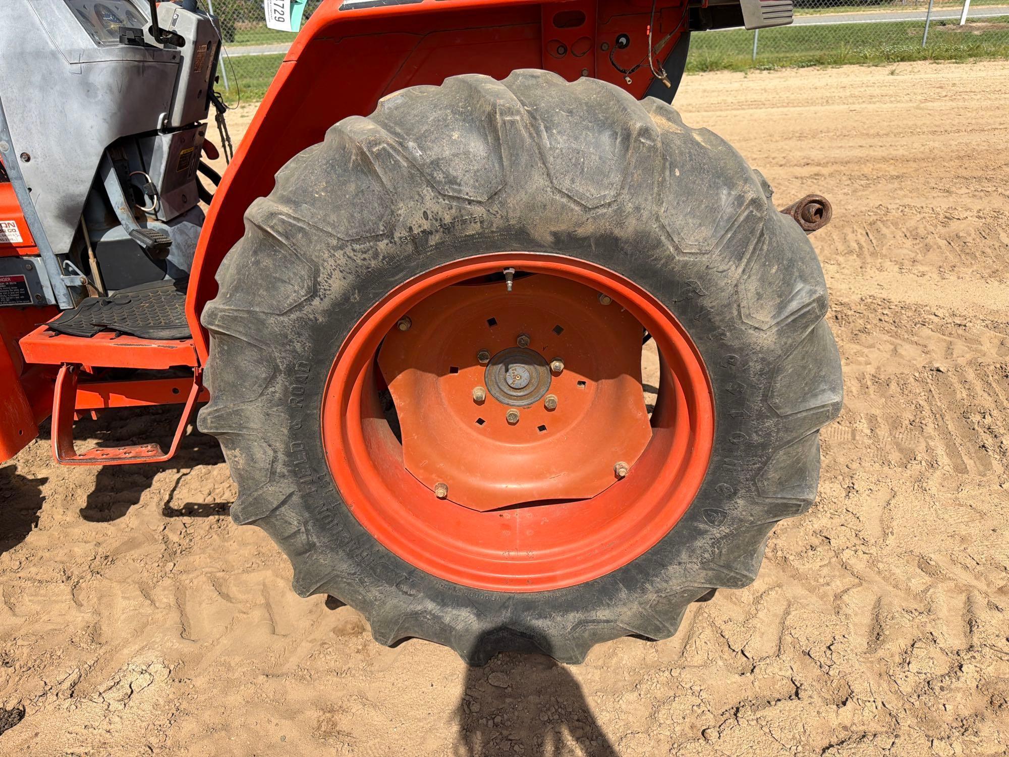 Kubota L3300