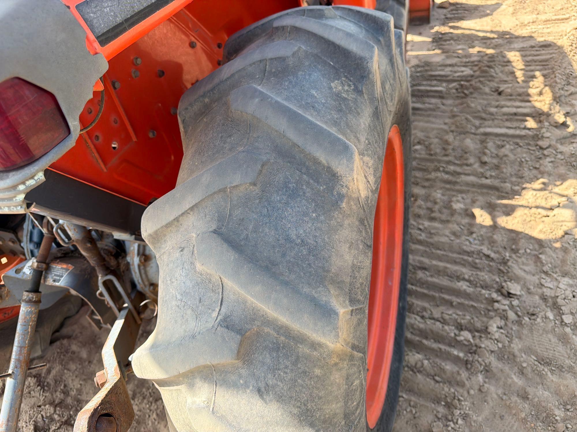 Kubota L3300