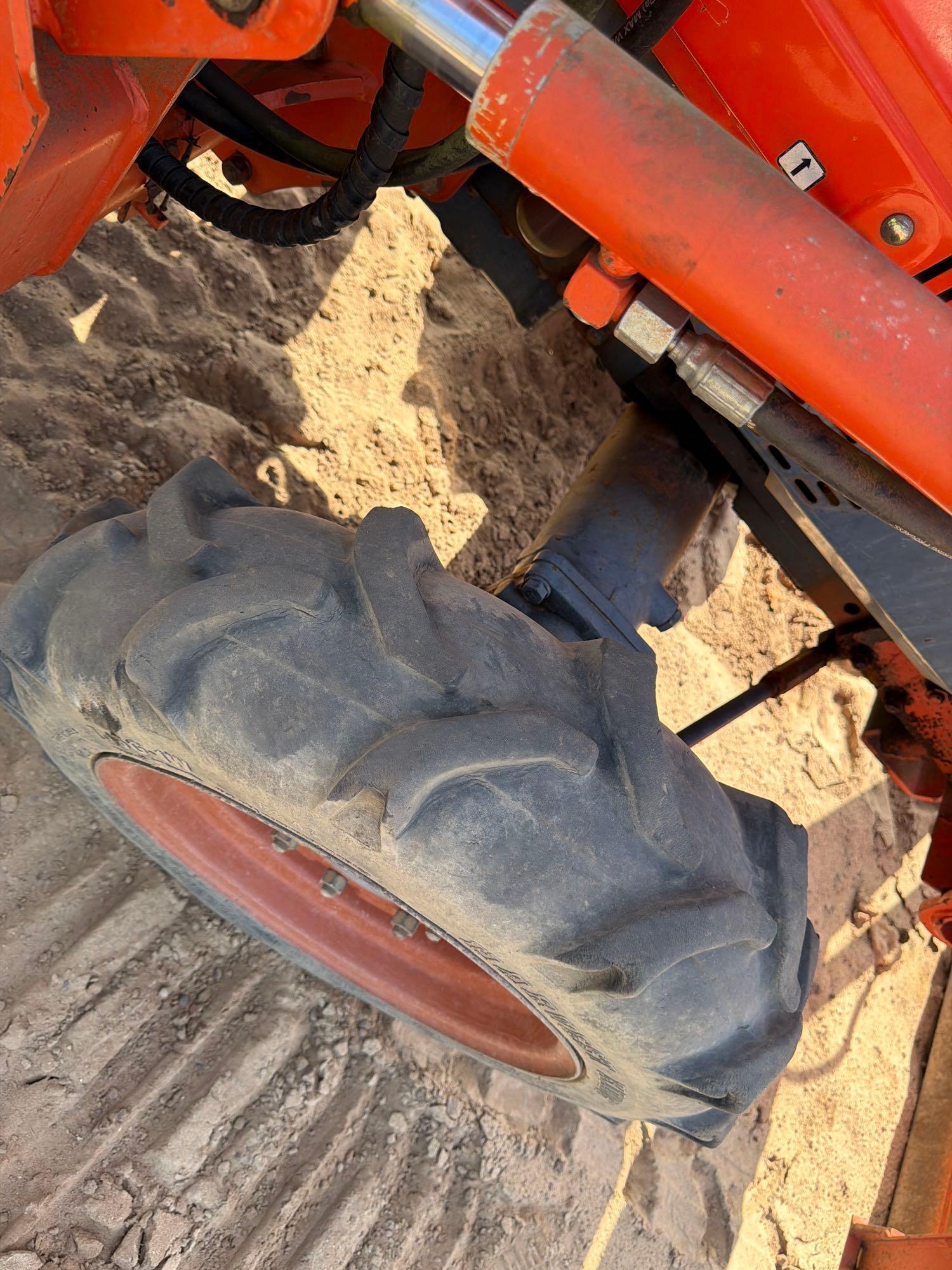 Kubota L3300