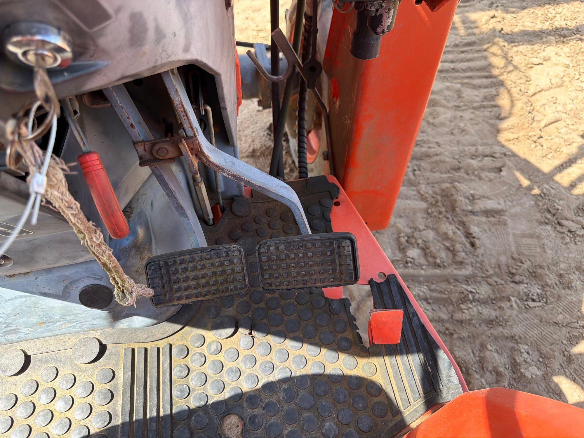 Kubota L3300